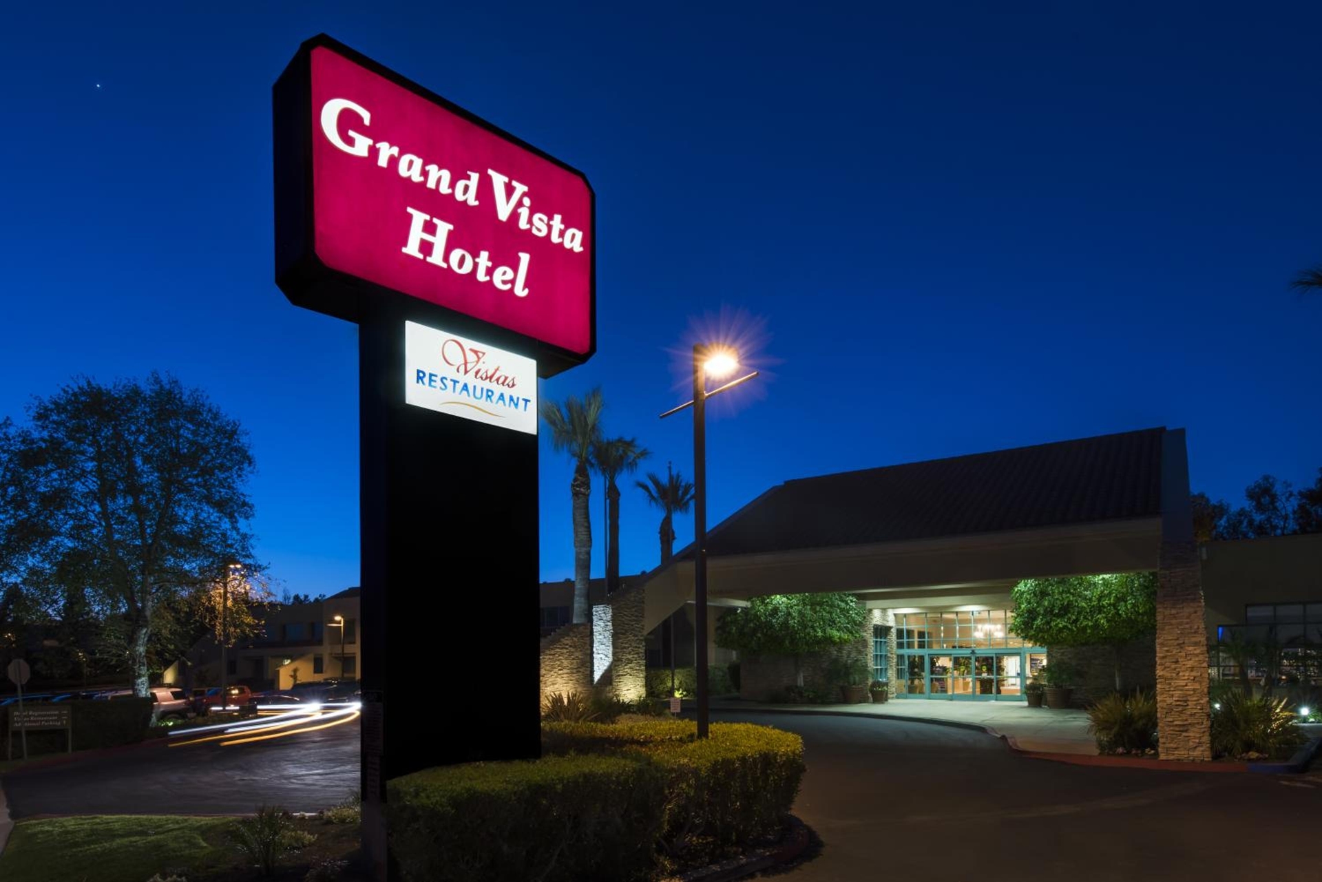 Grand Vista Hotel, Simi Valley