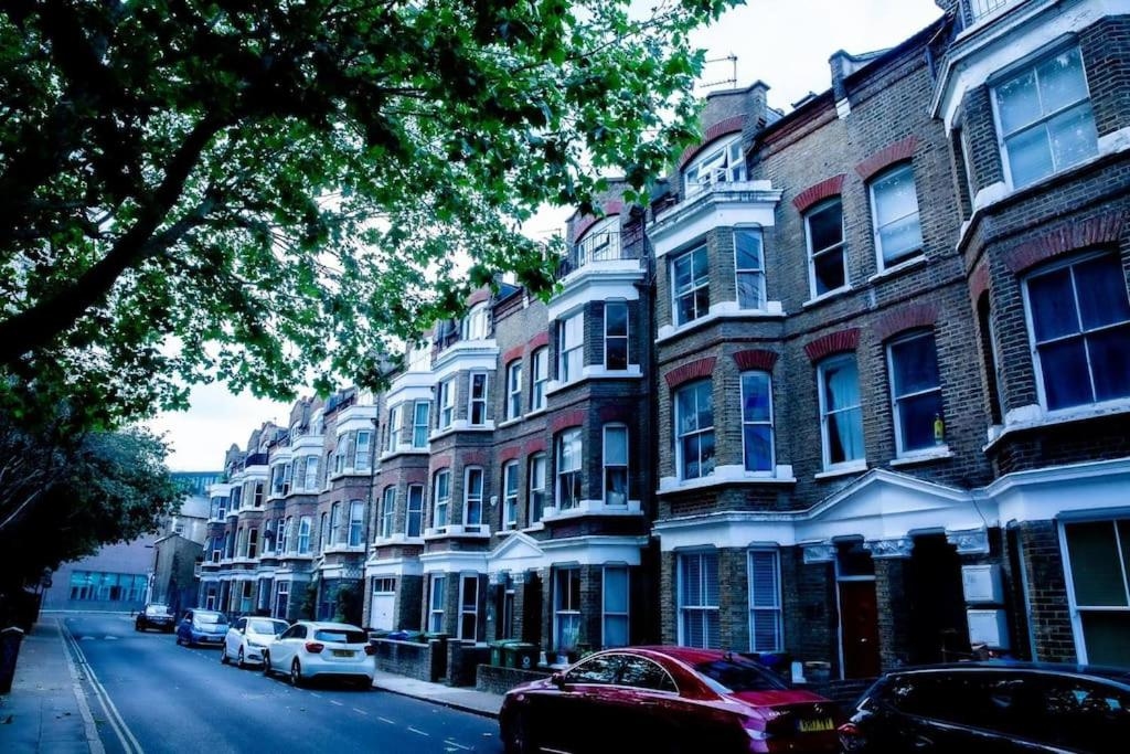 Airy, 3 bedrooms, ensuite , central London flat, London