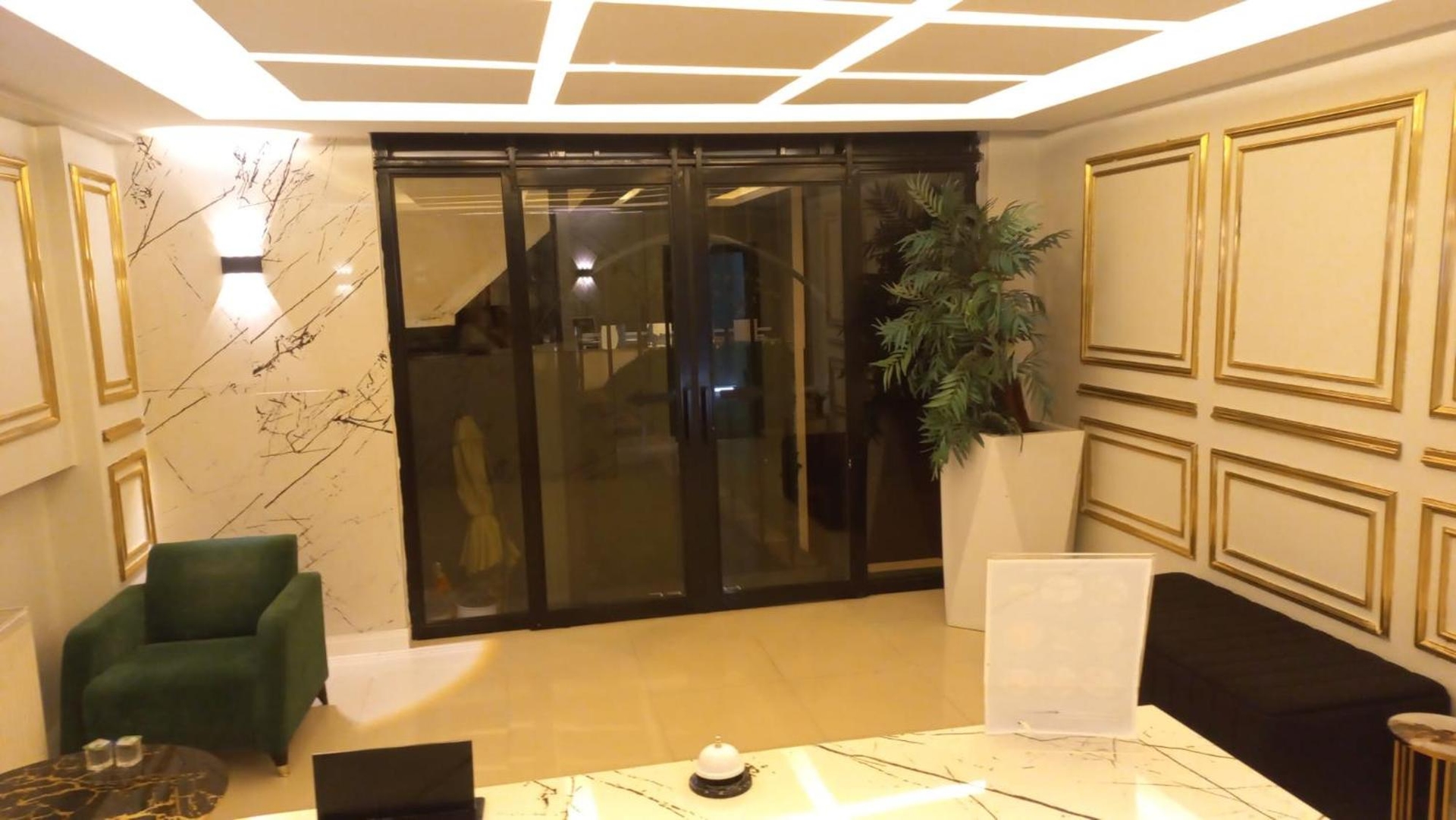 Foto de lily airport otel
