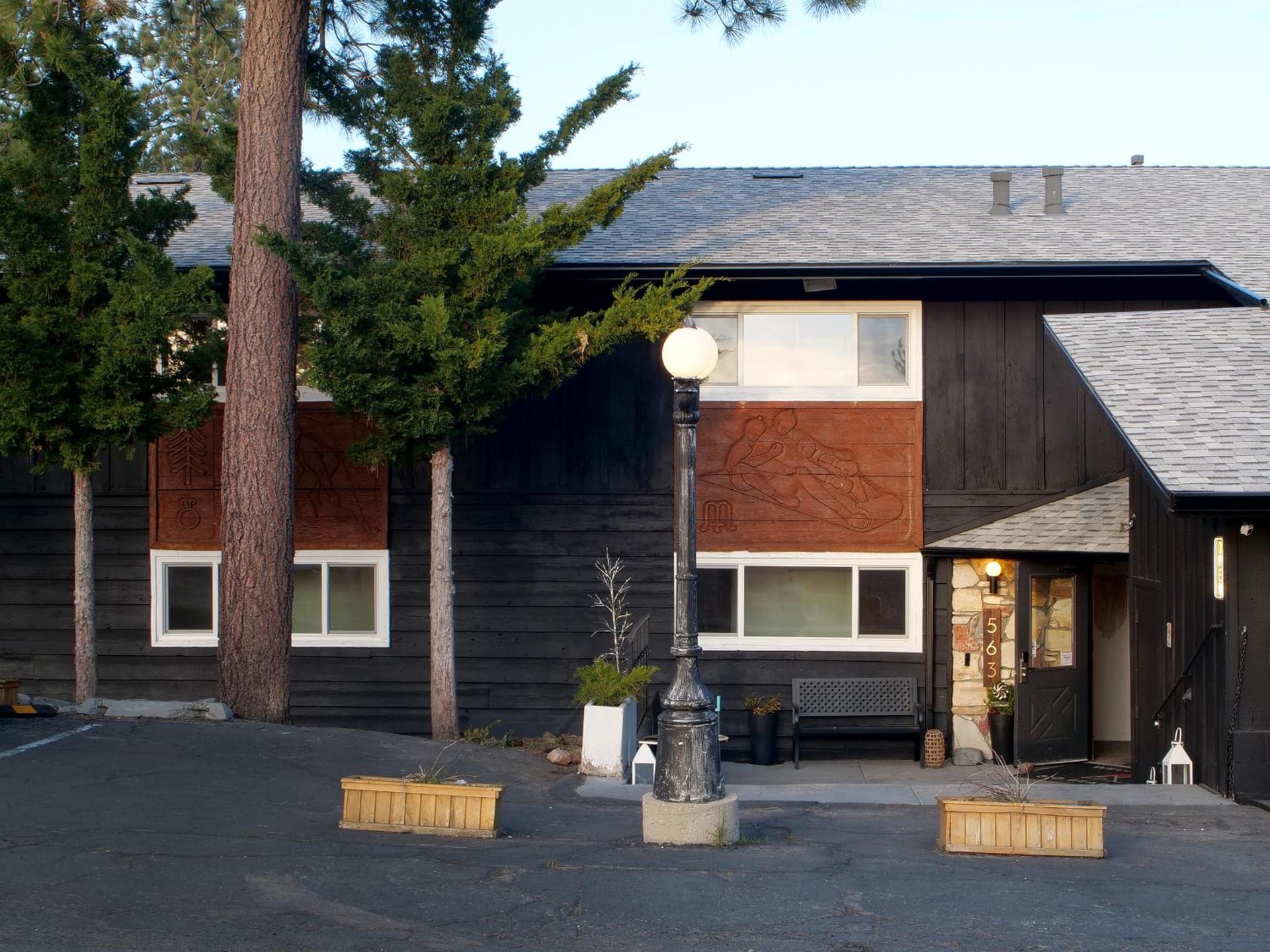 Sierra Blue Hotel & Swim Club, Big Bear Lake