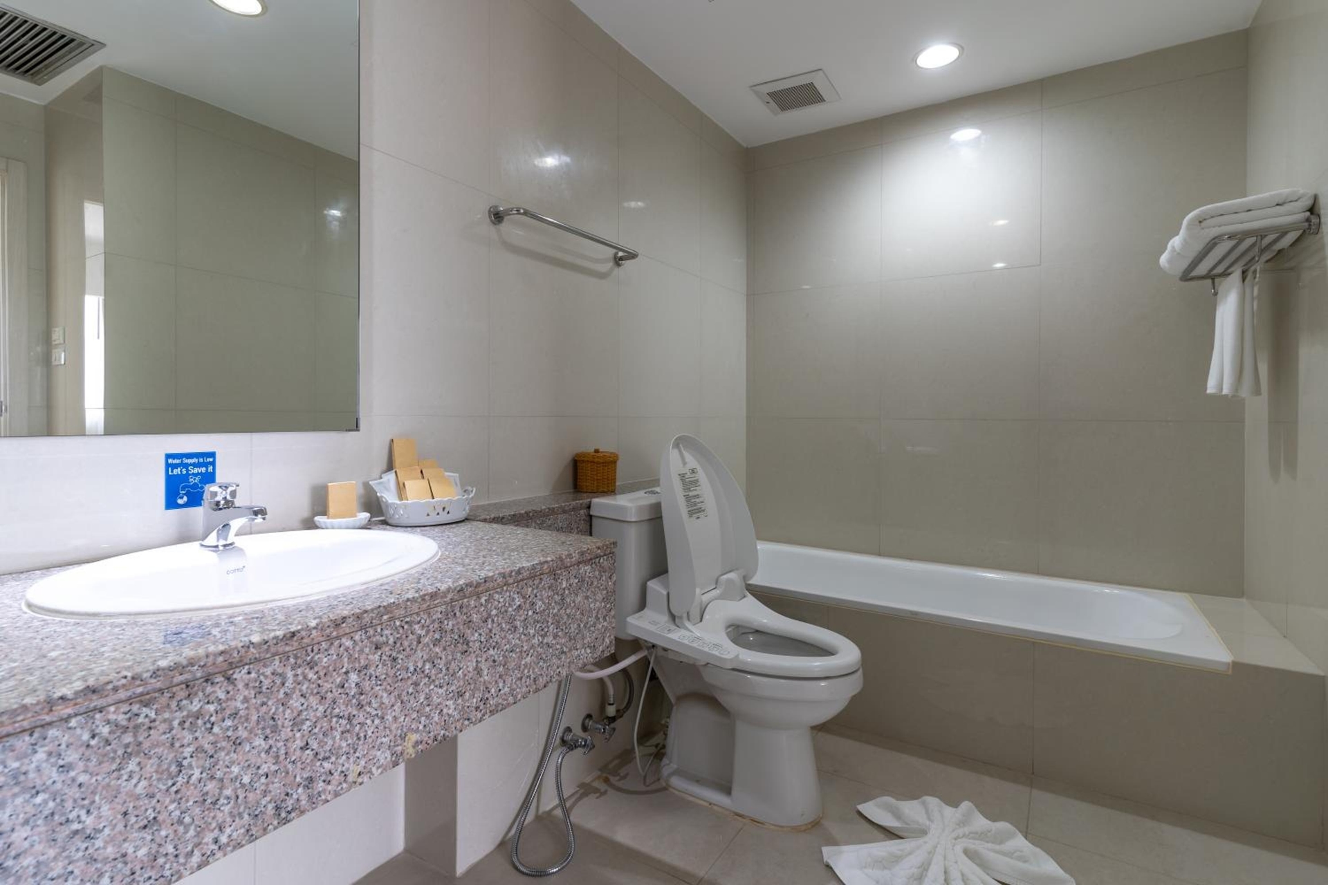 Foto de Classic Kameo Hotel and Serviced Apartments, Sriracha