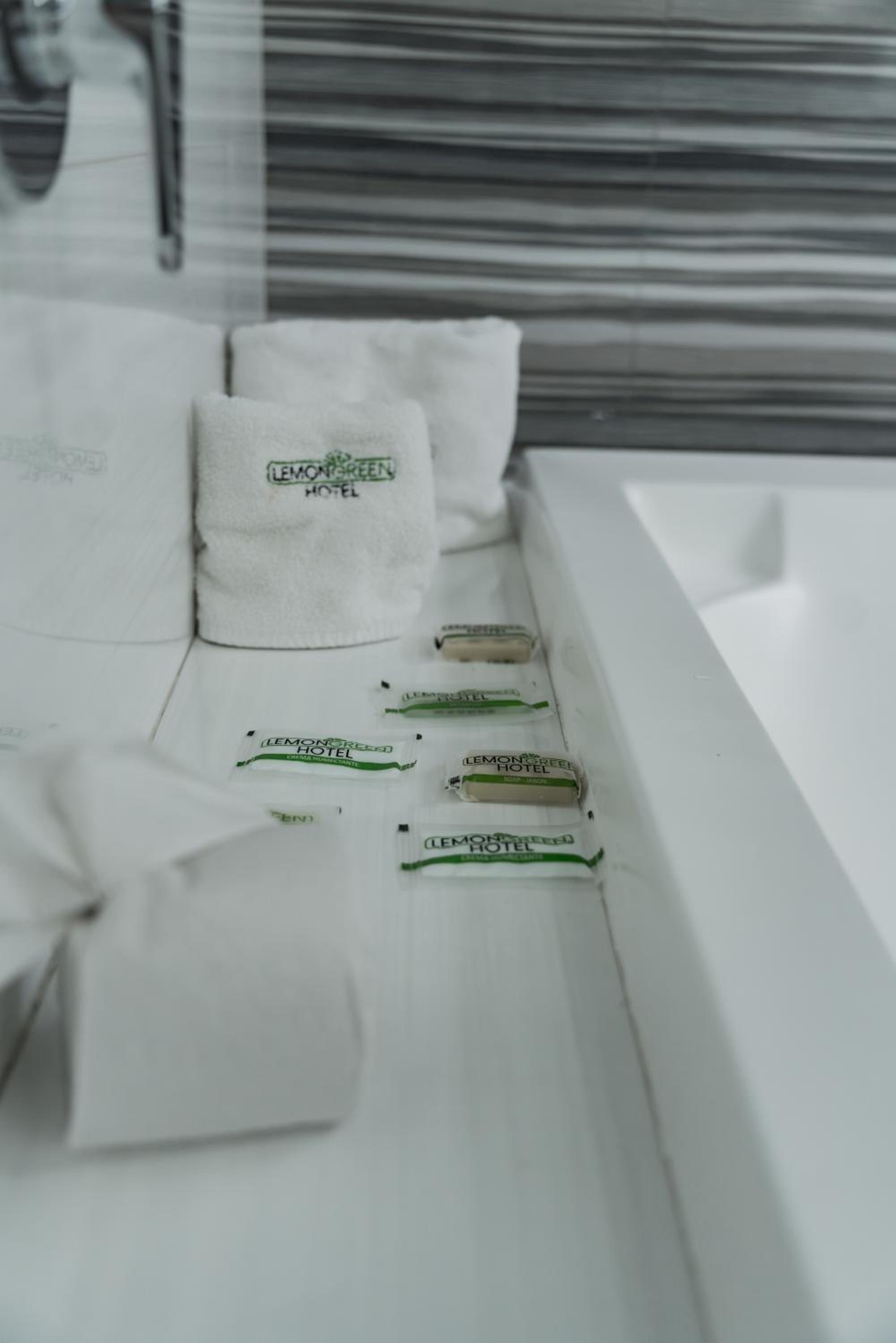 Foto de HOTEL LEMON GREEN -Zona Expo Frente al Centro de Convenciones