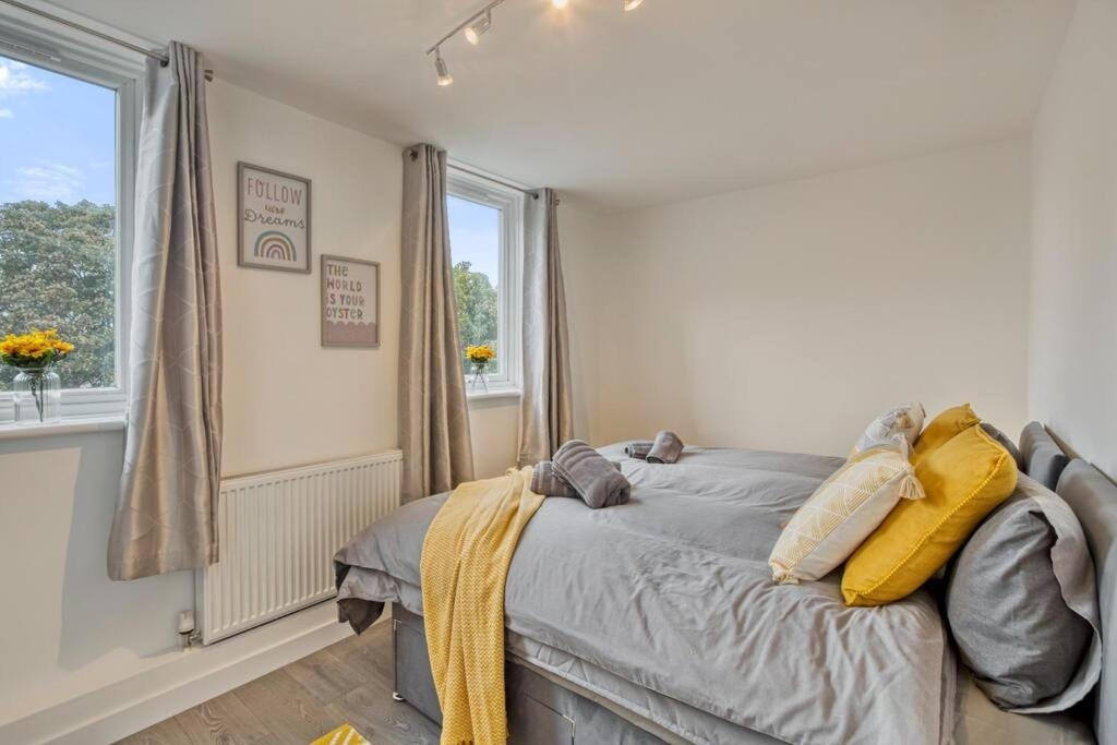 Hidden Gem in Battersea w/ Free Parking, London