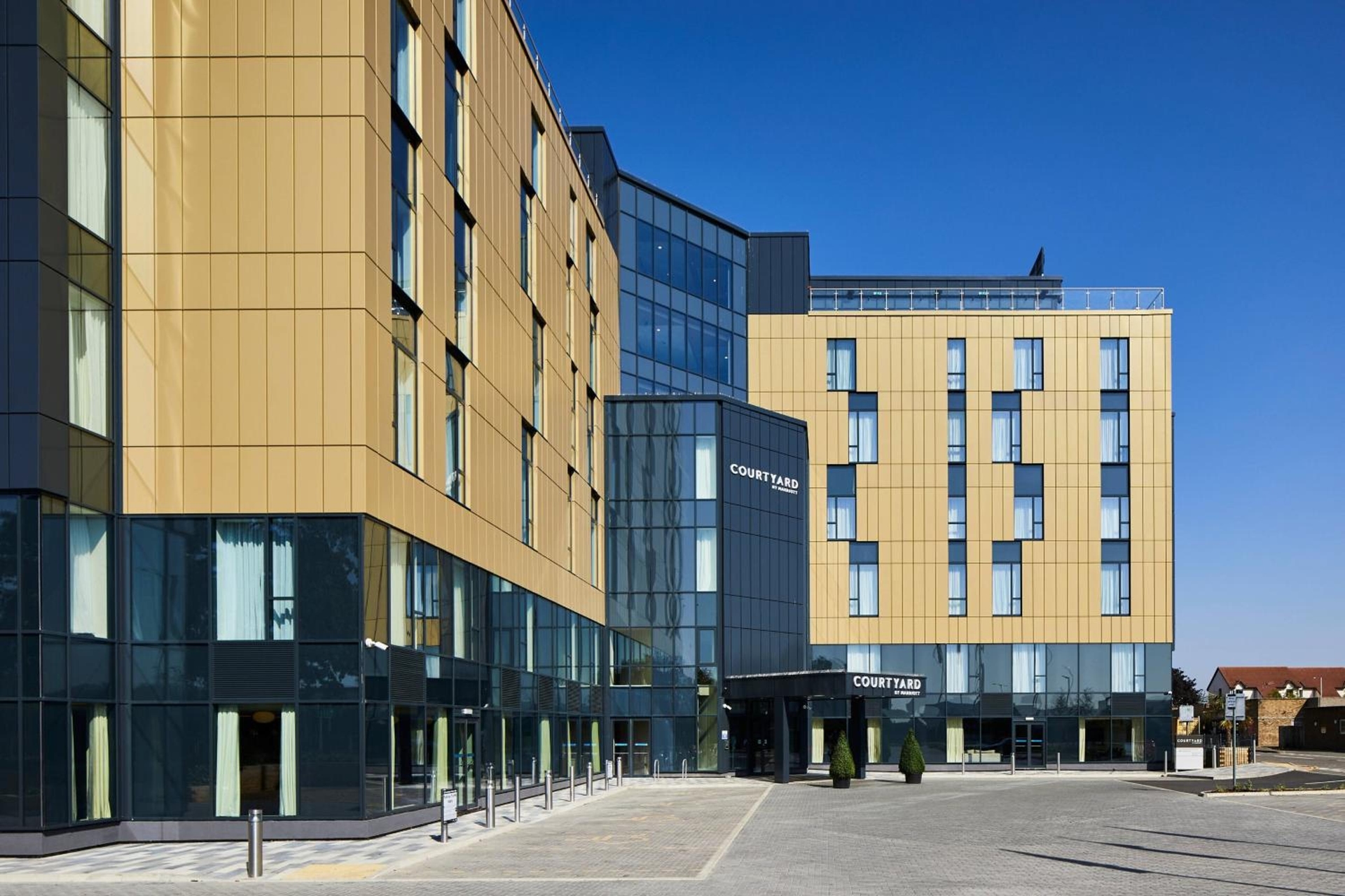 Courtyard by Marriott London Heathrow Airport, Hillingdon