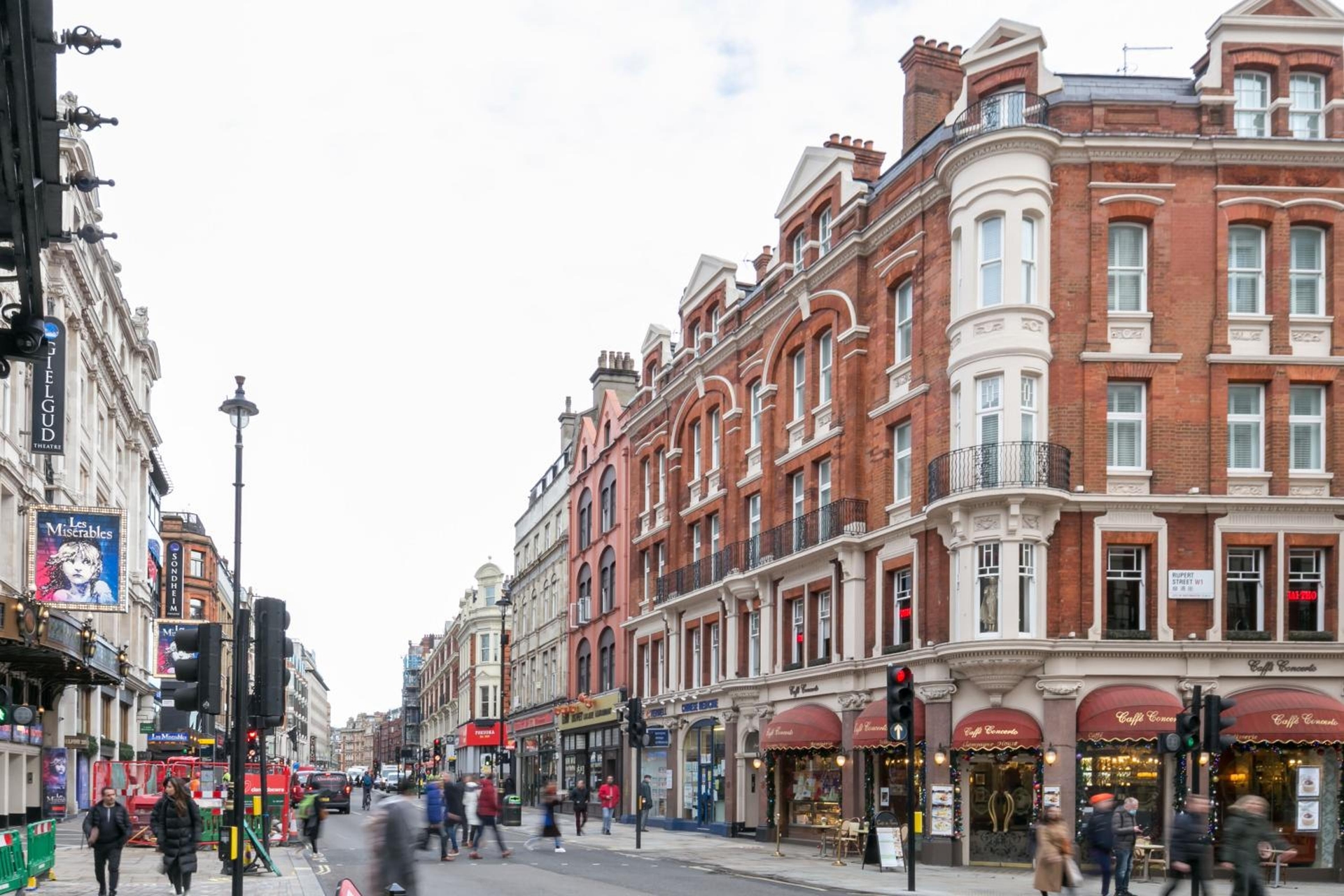 Urban Chic - Shaftesbury, London