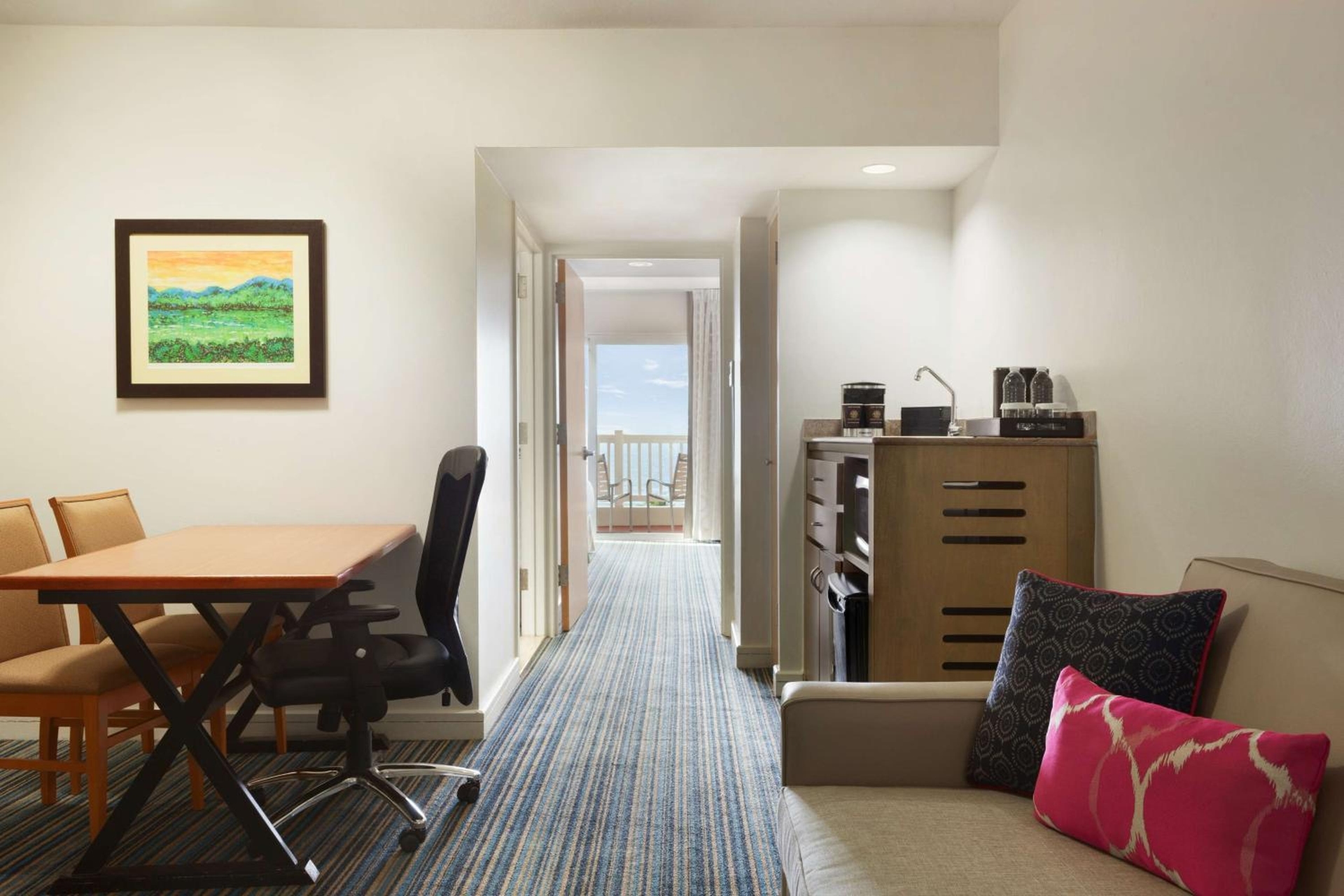 Foto de Embassy Suites by Hilton Dorado del Mar Beach Resort