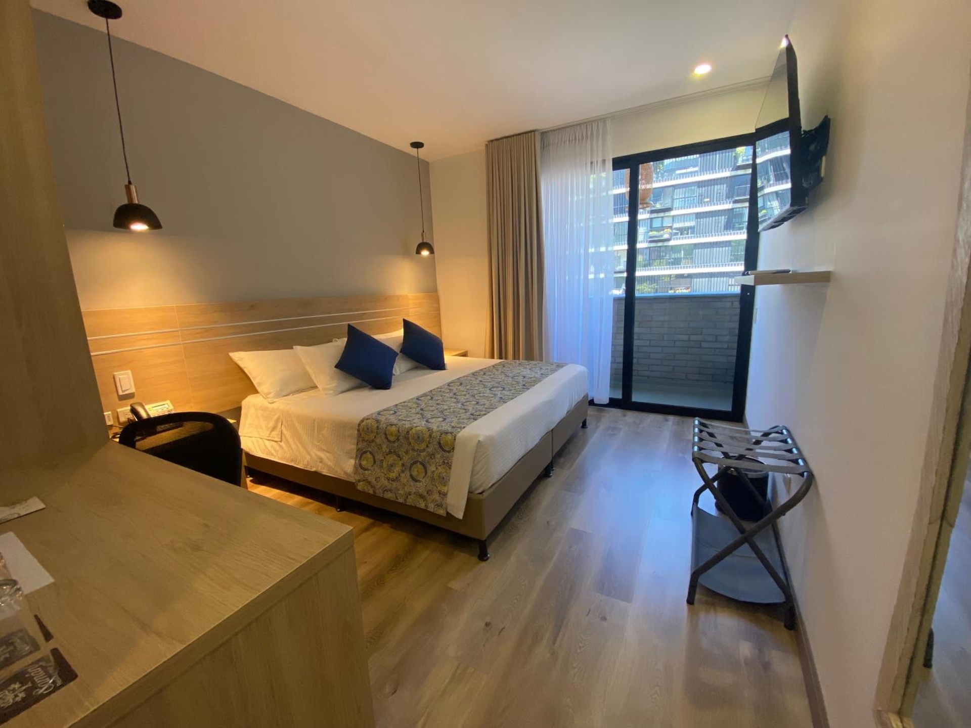 EcoHub Hotel Medellin, Poblado
