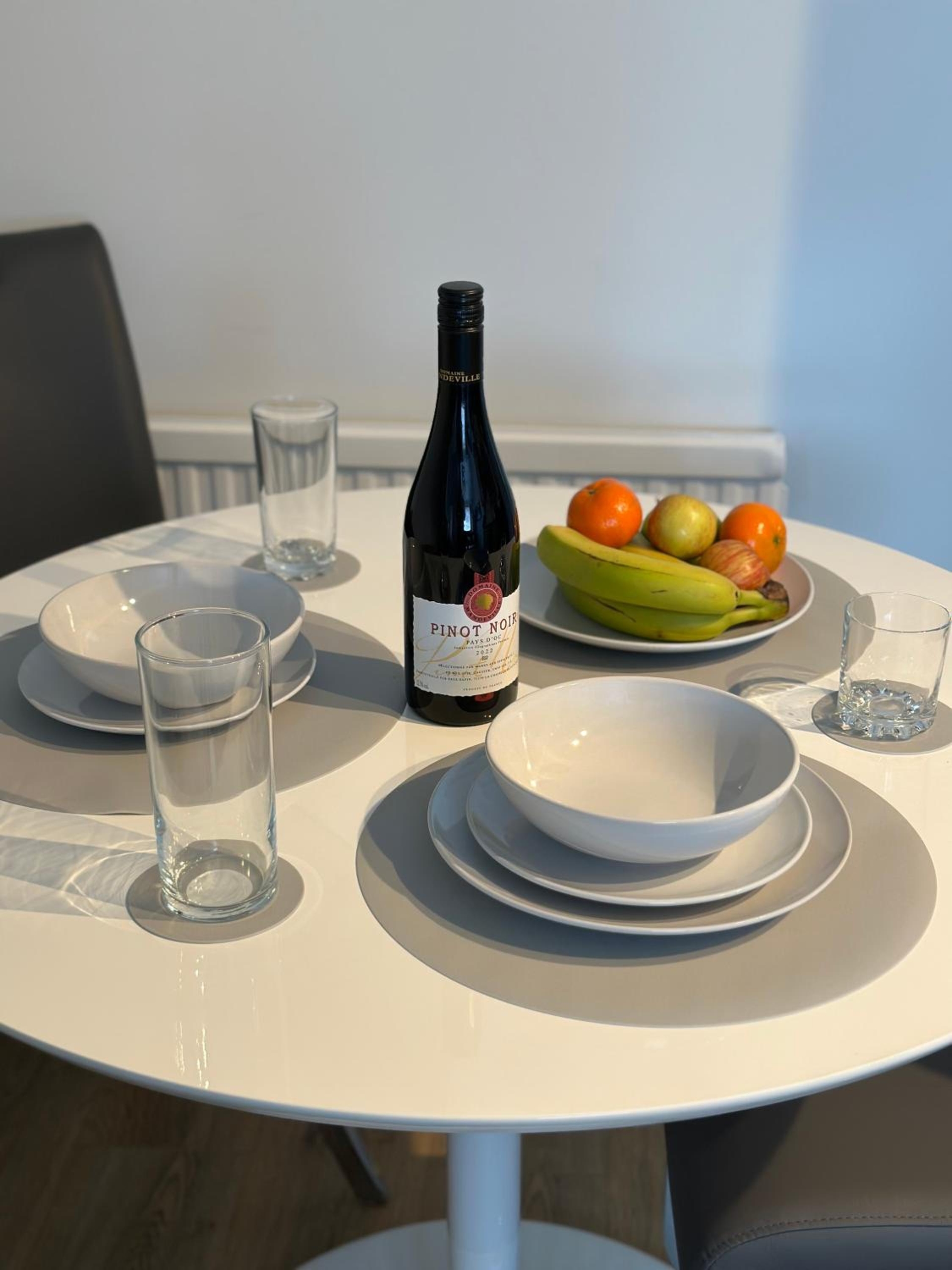 Dartford Luxurious House with Parking - Netflix - Wi-Fi, Kent