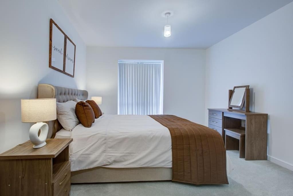 Brand New apartment next to Lakeside Shopping mall, Essex, West Thurrock