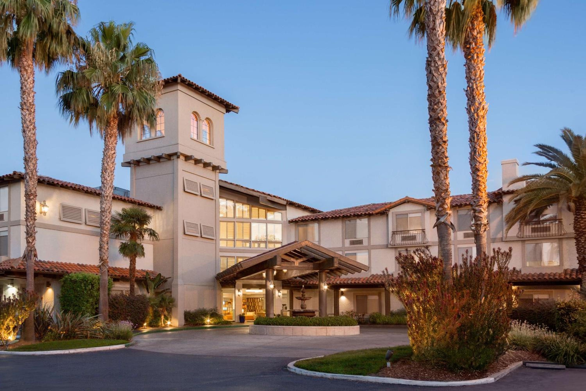DoubleTree by Hilton Campbell - Pruneyard Plaza, Campbell