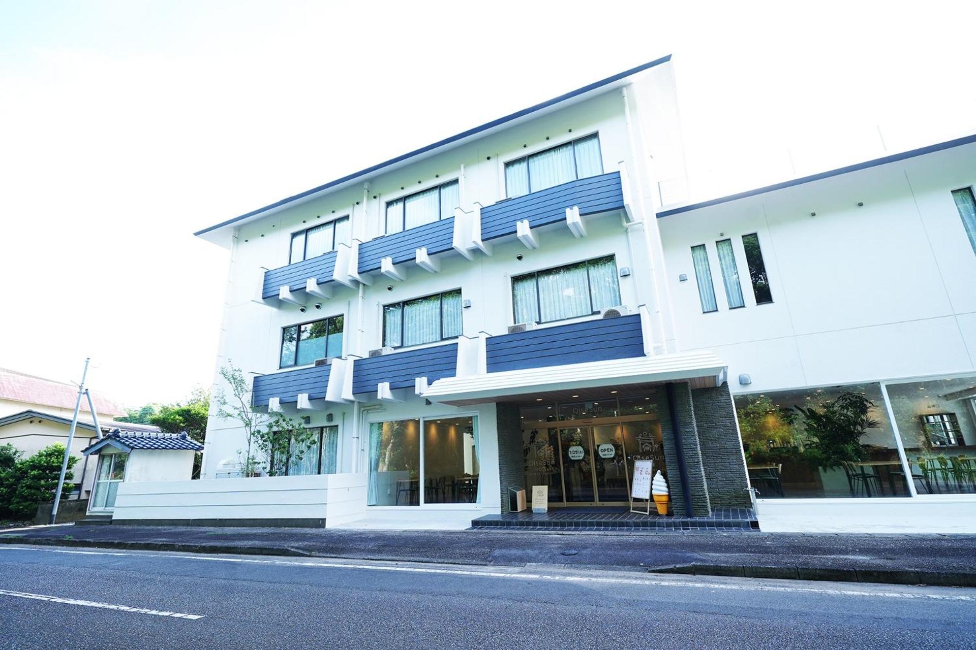OiseSun CAFE & HOTEL
