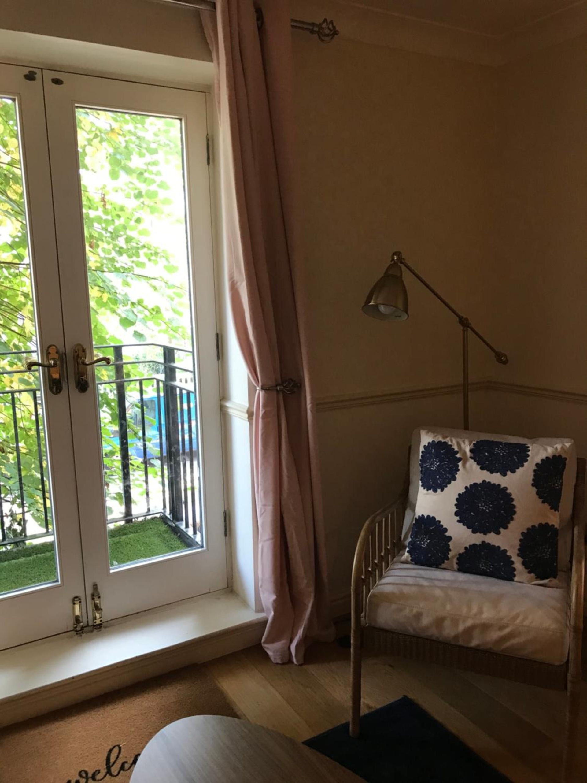 Key & Flowers - Kensington Residence 1, London
