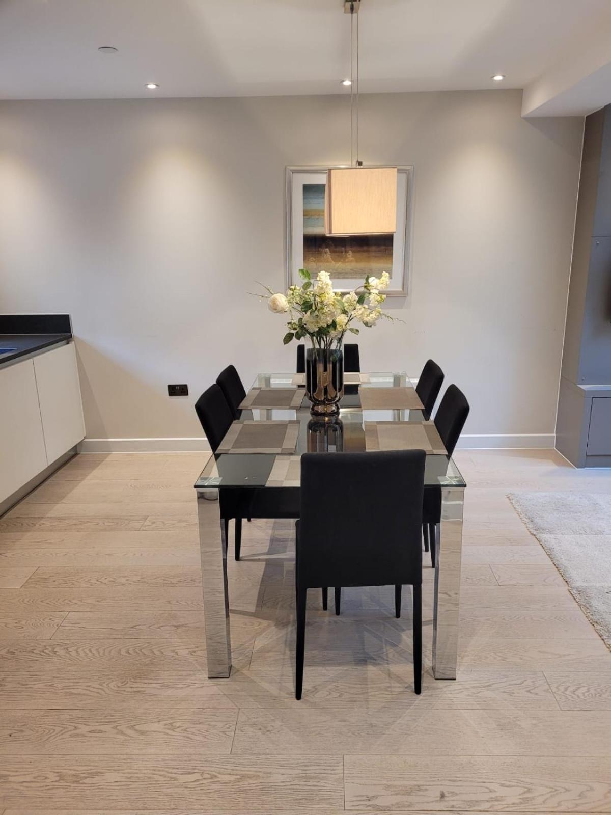Buckingham Palace Residences by Aeria Apartments, London