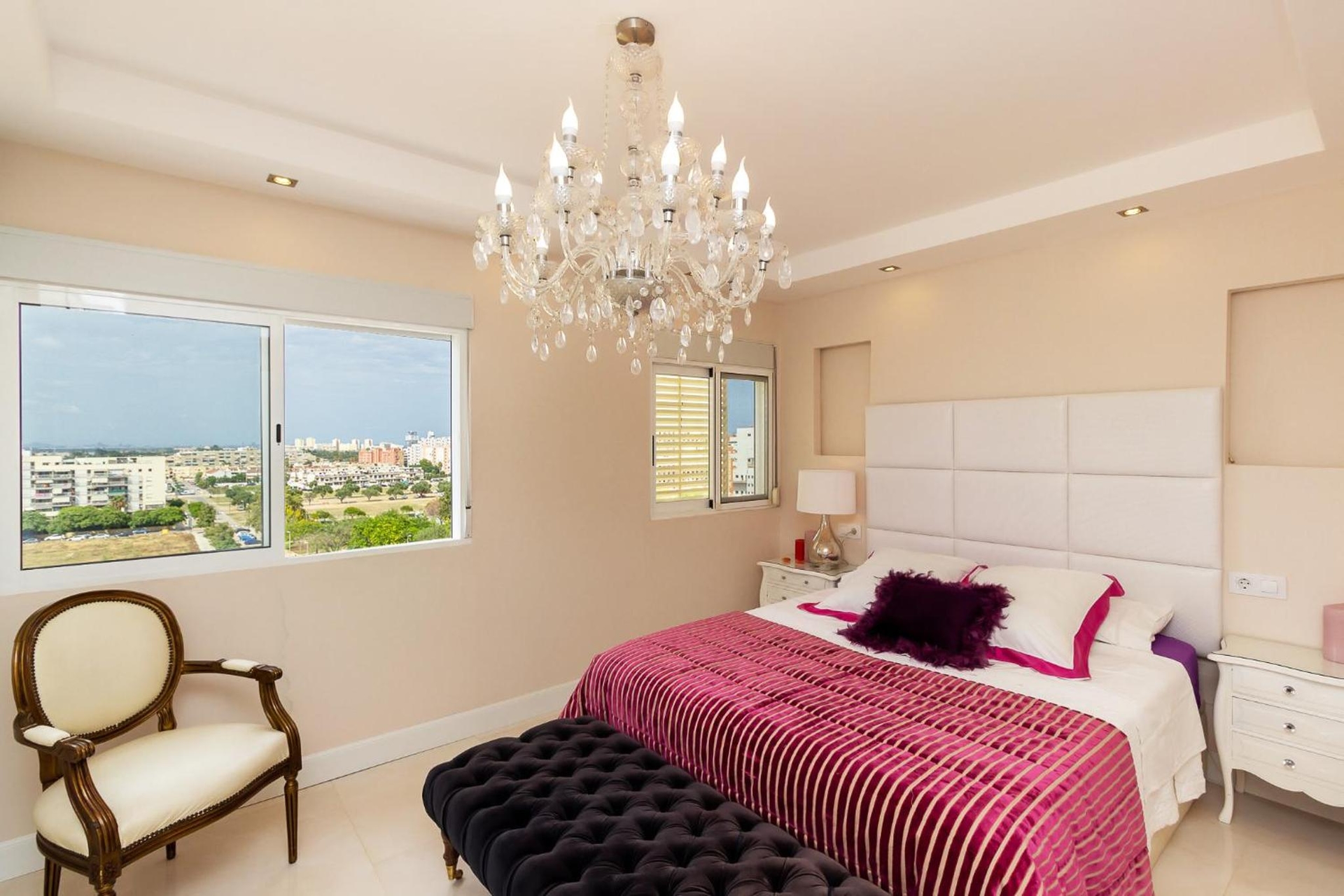 The White Apartment: Luxury, Beach and Design, Valencia