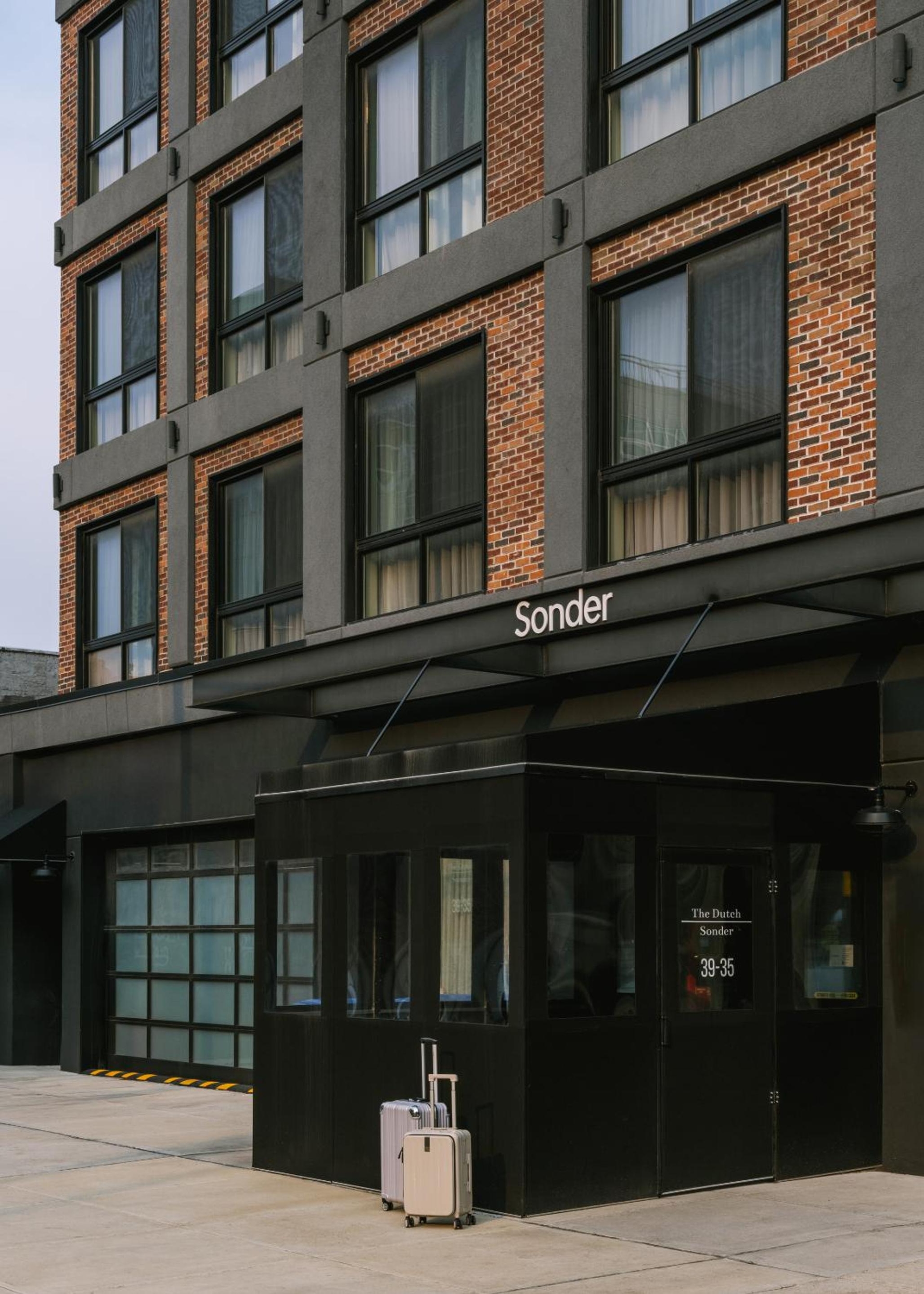 Foto de Dutch Hotel Long Island City New York , Belvilla District 6 Formerly Sonder