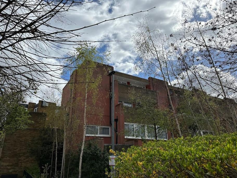 Stylish, Smart & Fun 4 Bed Home, London