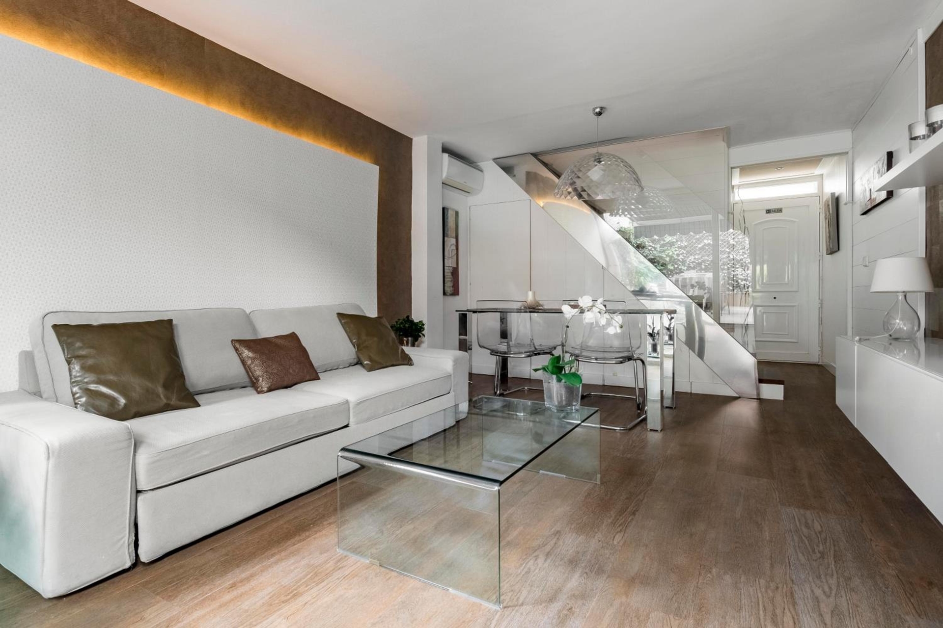 Casa Única con Patio Privado - Metro a 3 minutos, Madrid