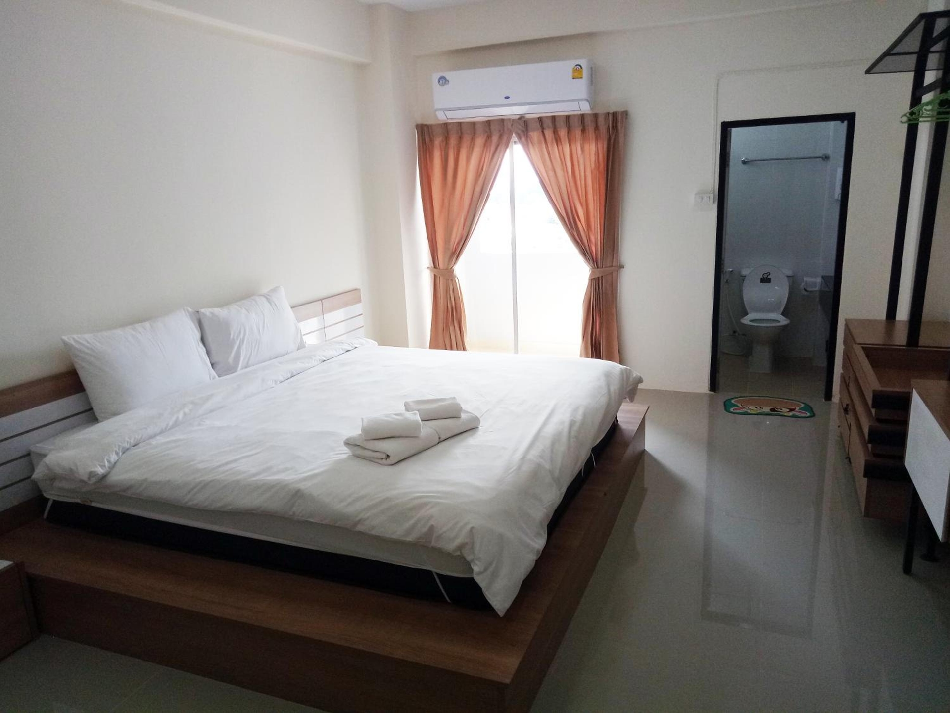 Foto de Komol Residence Bangkok