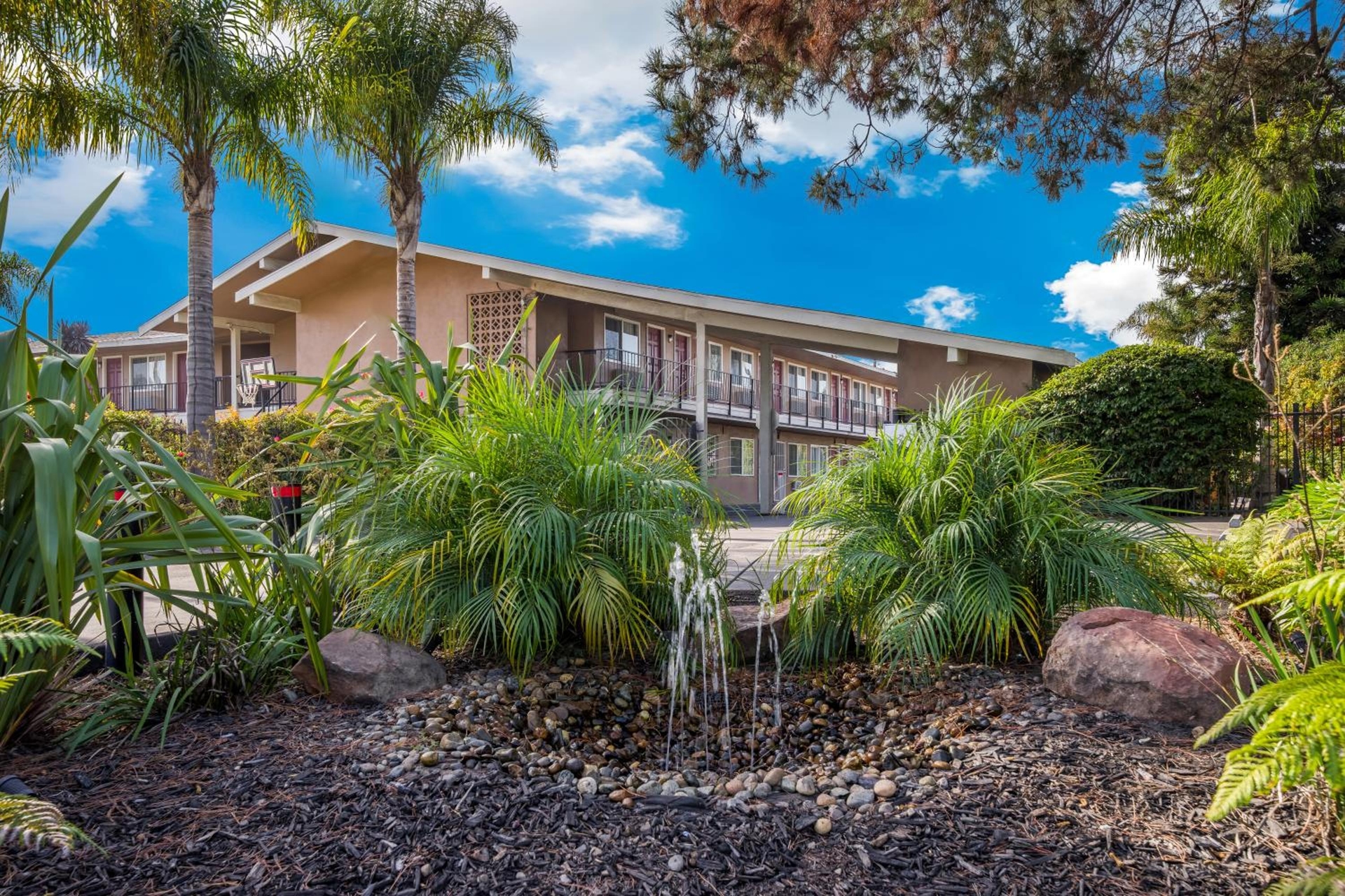 Bay Breeze Inn, Oakland