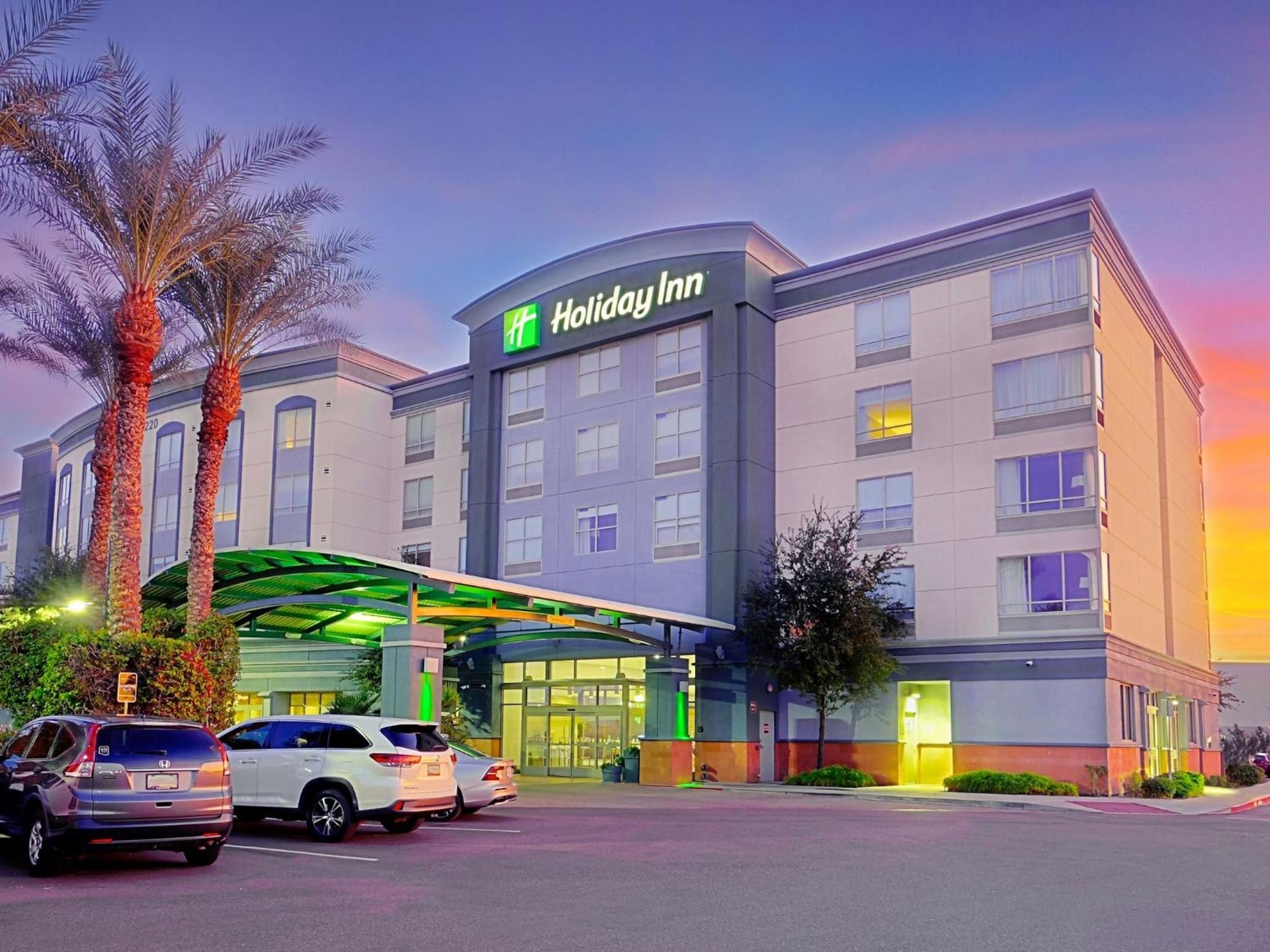 Holiday Inn & Suites Phoenix Airport by IHG, Phoenix