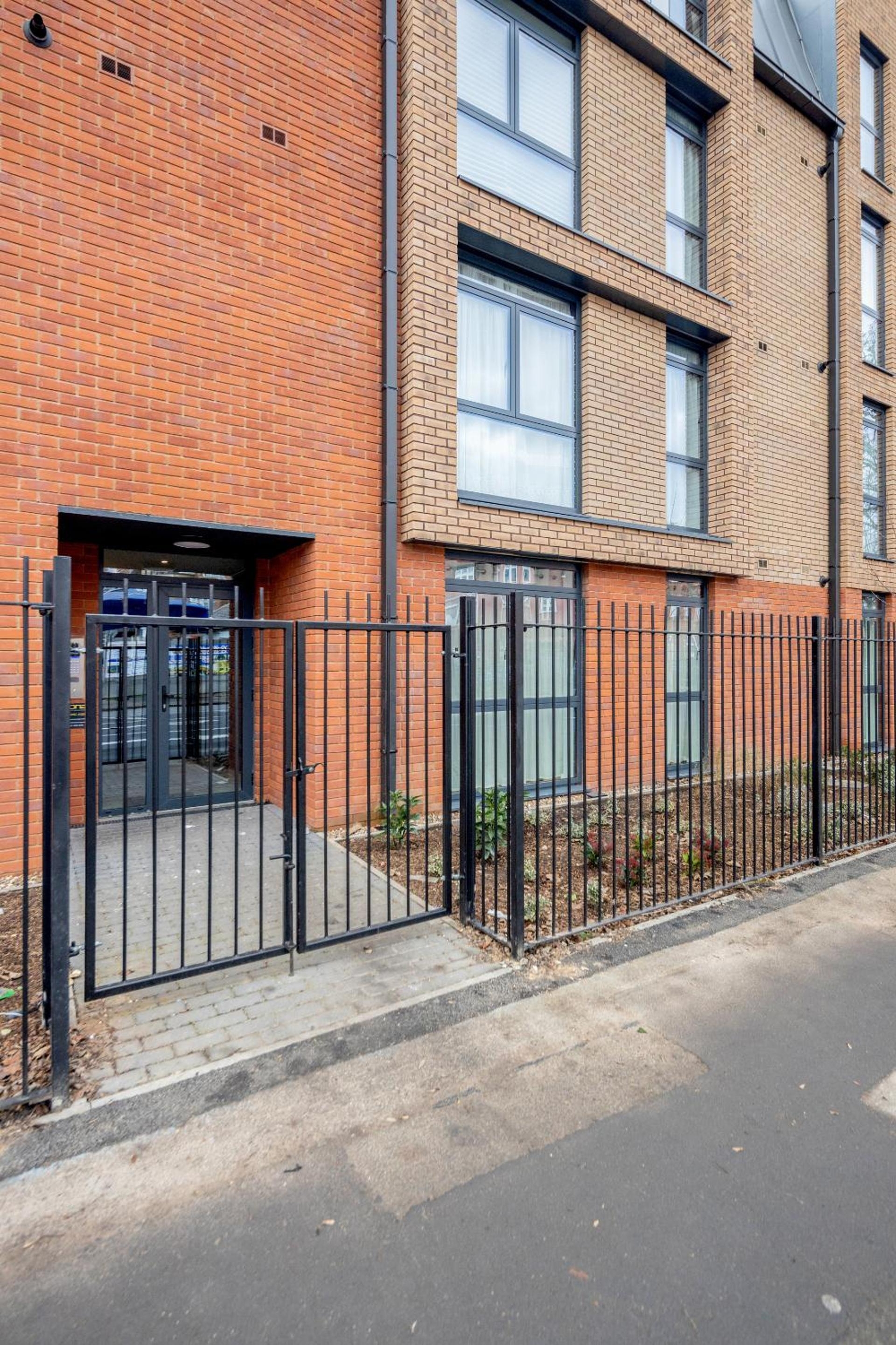 Watford Cassio Supreme - Modernview Serviced Accommodation, Watford