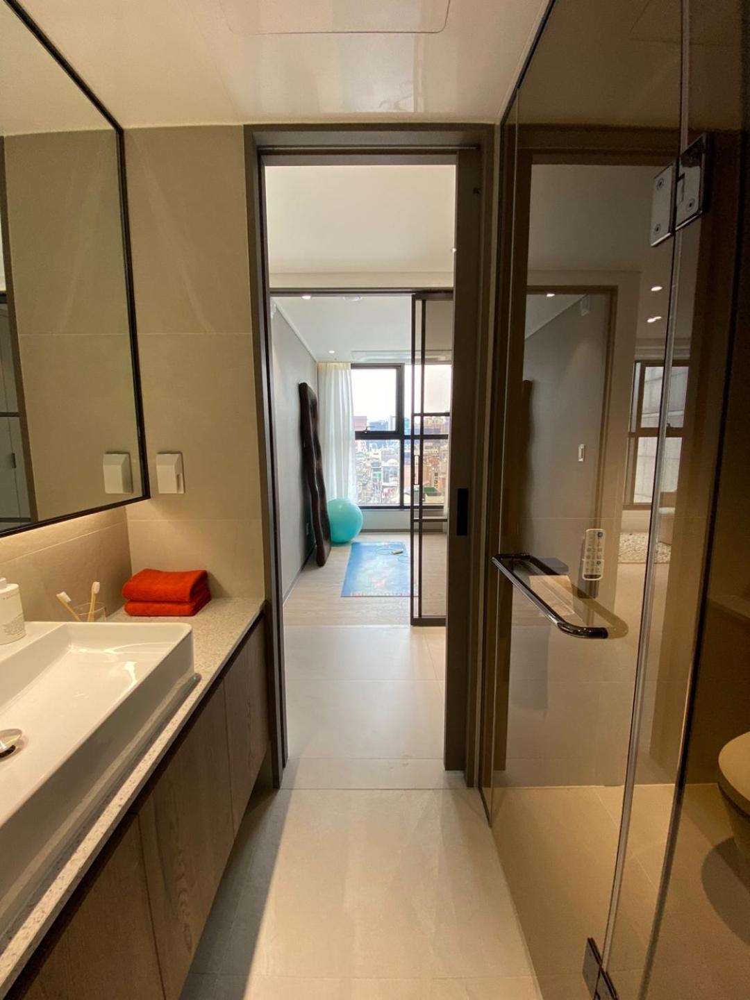 Foto de HOTEL THE DESIGNERS LYJ SUITE YEOKSAM