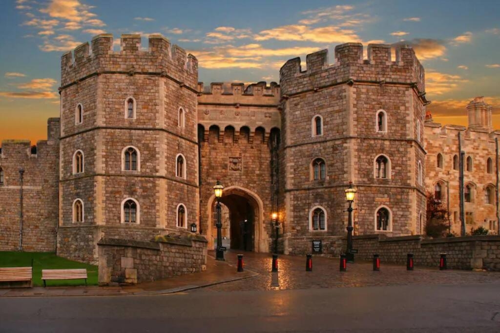 Epic Location, Views & Large Private Terrace, Windsor