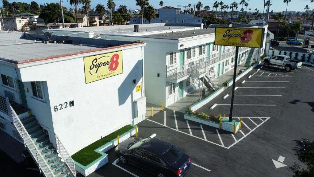 Super 8 by Wyndham Oceanside Downtown, Oceanside