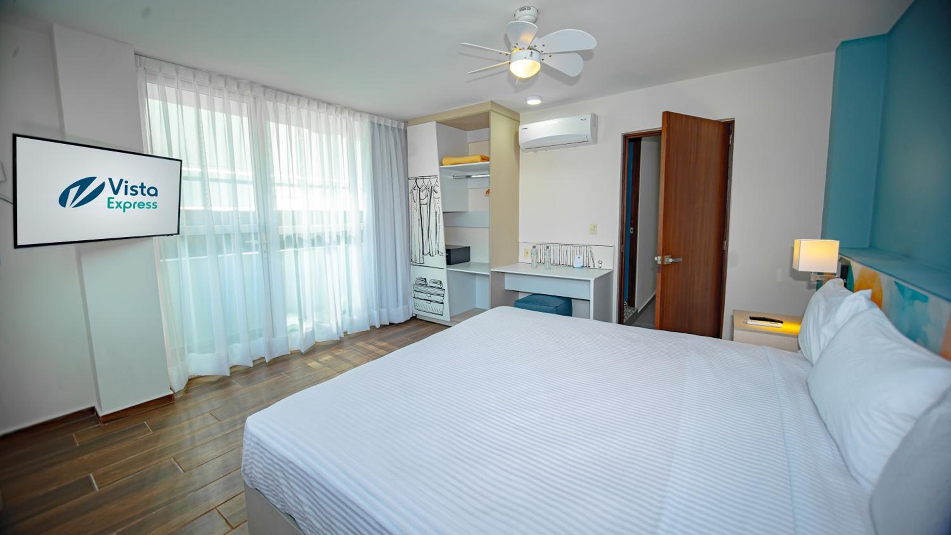 Foto de Vista Express Guadalajara Expo SureStay Collection by BW
