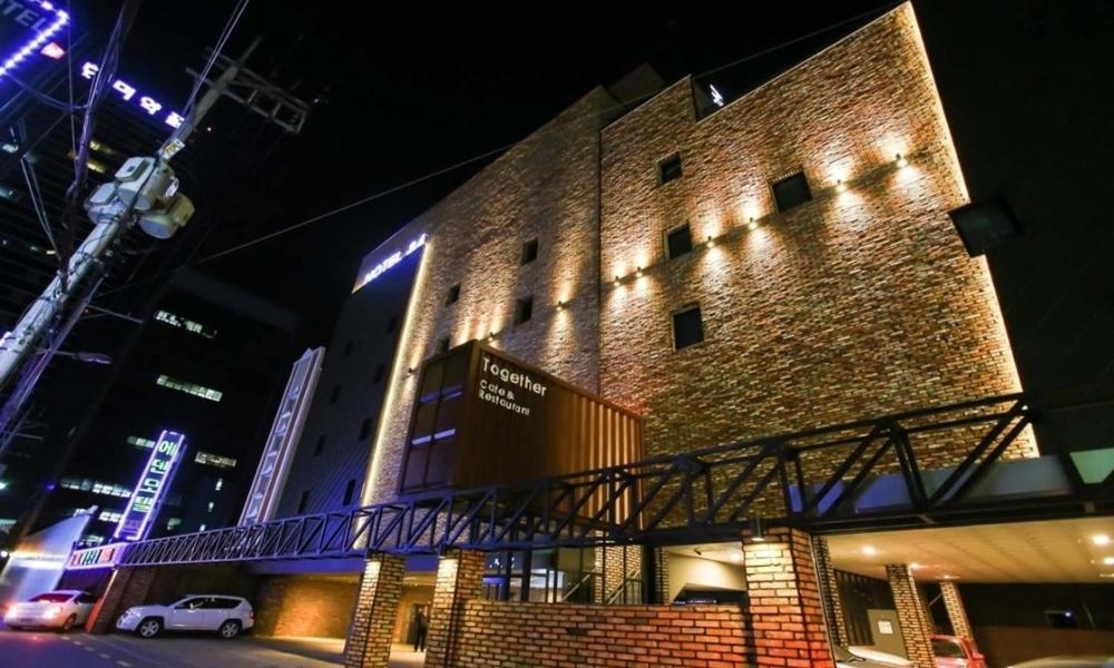Jamsil 2.4 Hotel