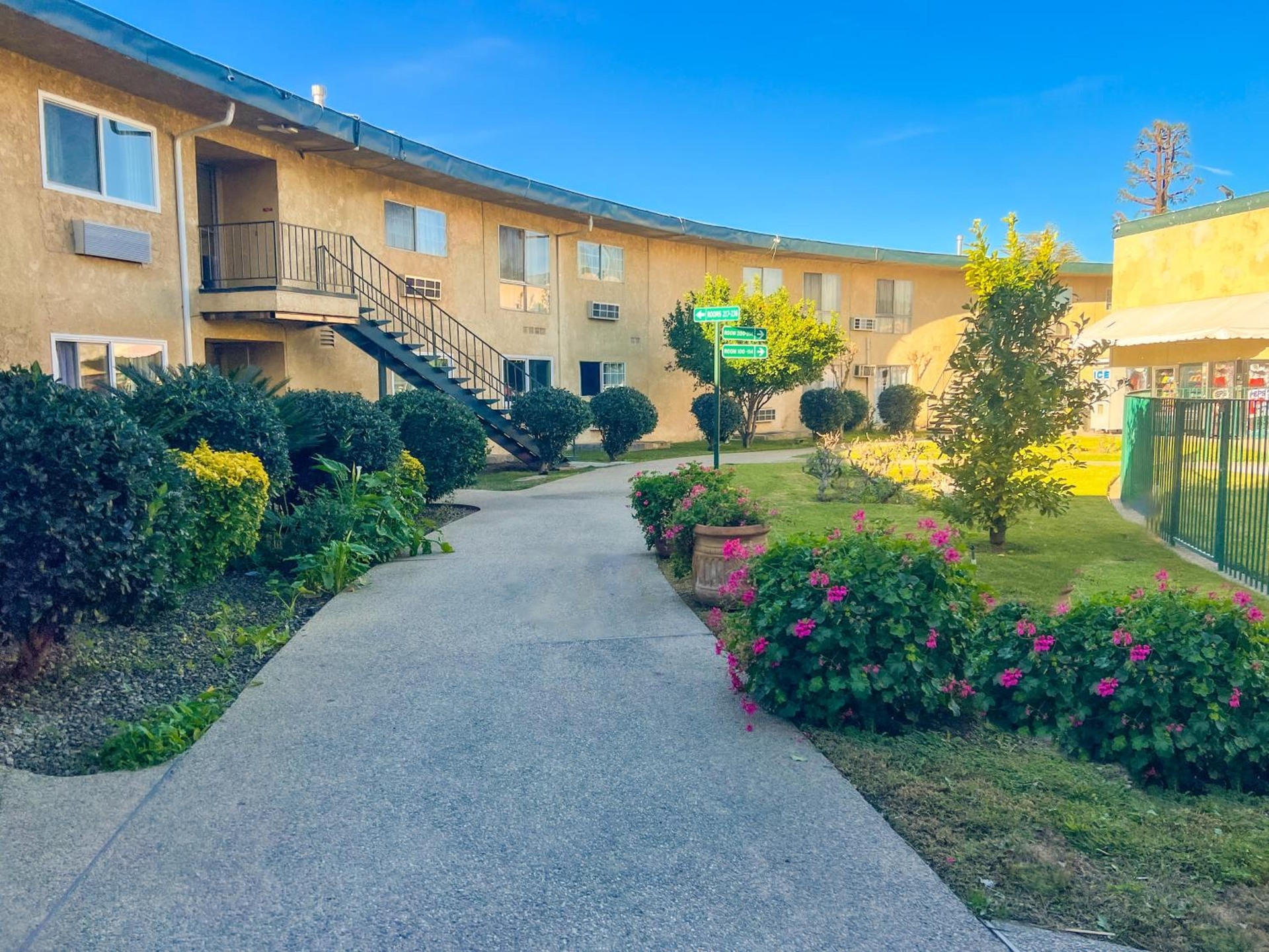 Hometown Inn North Hills, North Hills