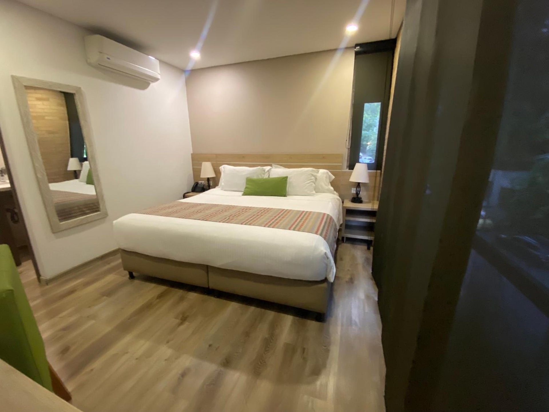 EcoHub Hotel Medellin, Poblado