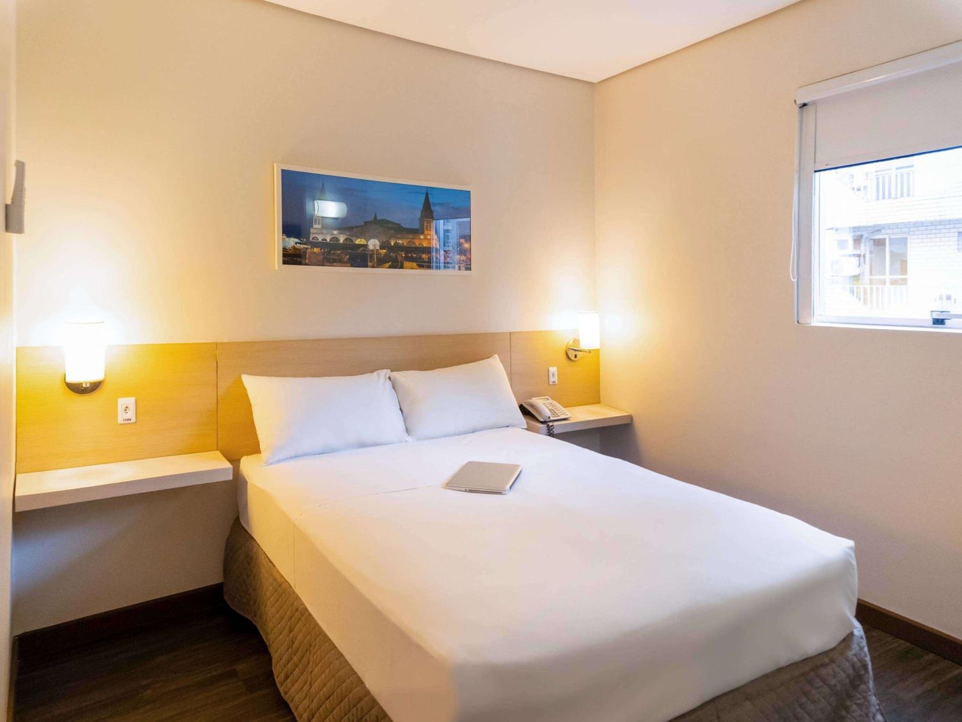 Foto de ibis Styles Belem Nazare