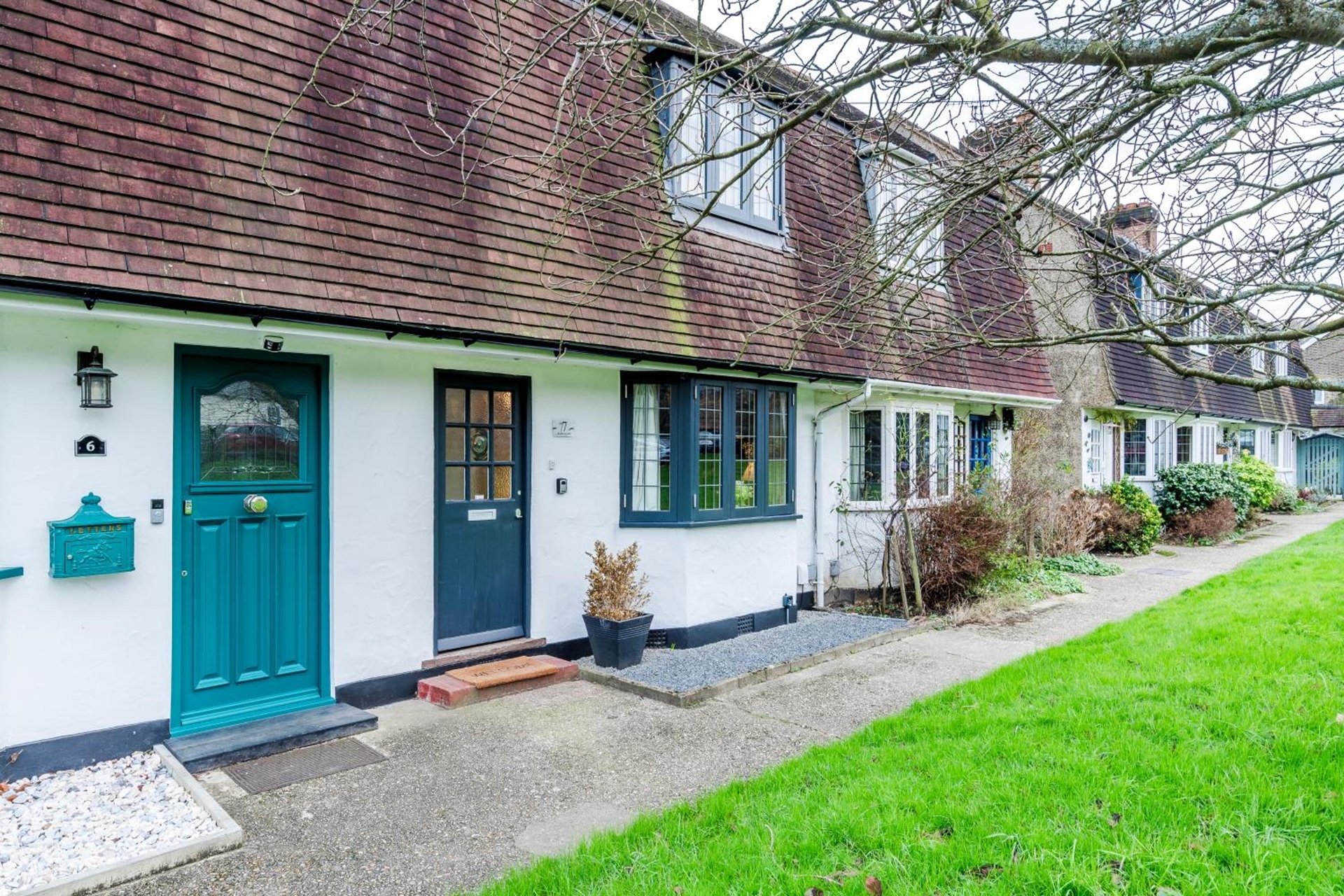 Cozy 3 Bedroom Terrace Cottage in Epsom, Epsom