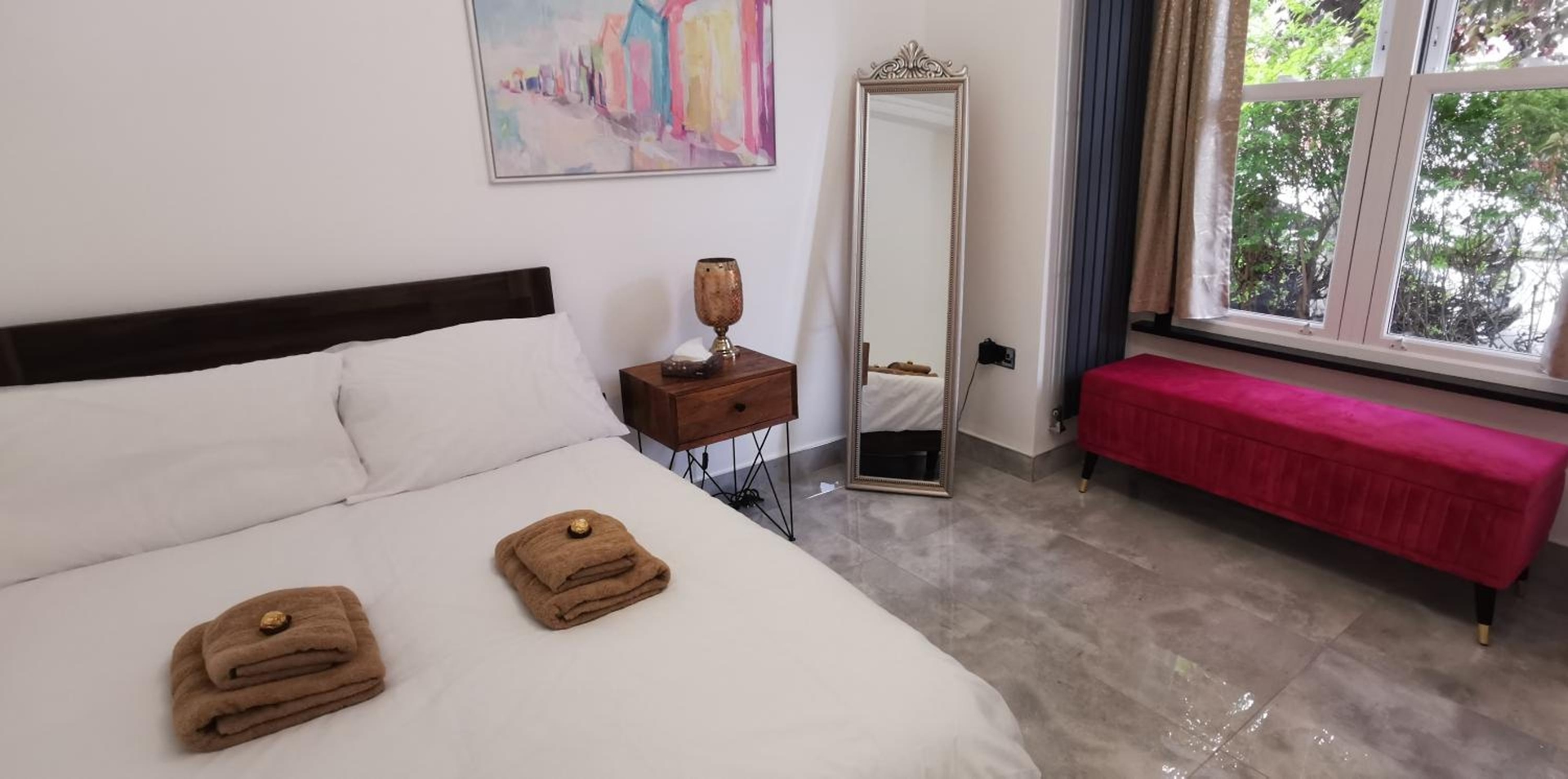Luxury London house sleeps 13, 2 minutes to metro, London