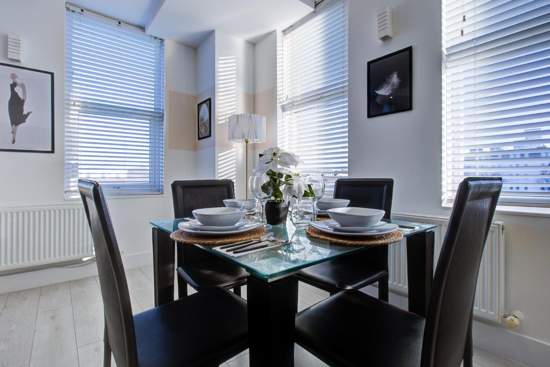 Stylish 1 Bedroom Apartment, High St. Sutton, Free Parking, Sutton