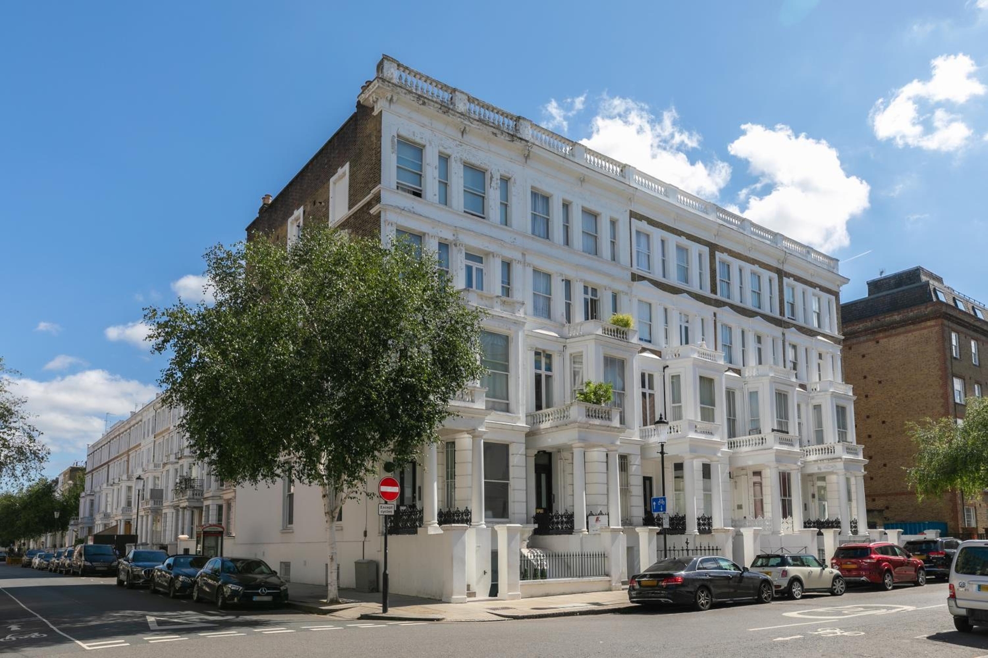 Modern Kensington Apartments, London