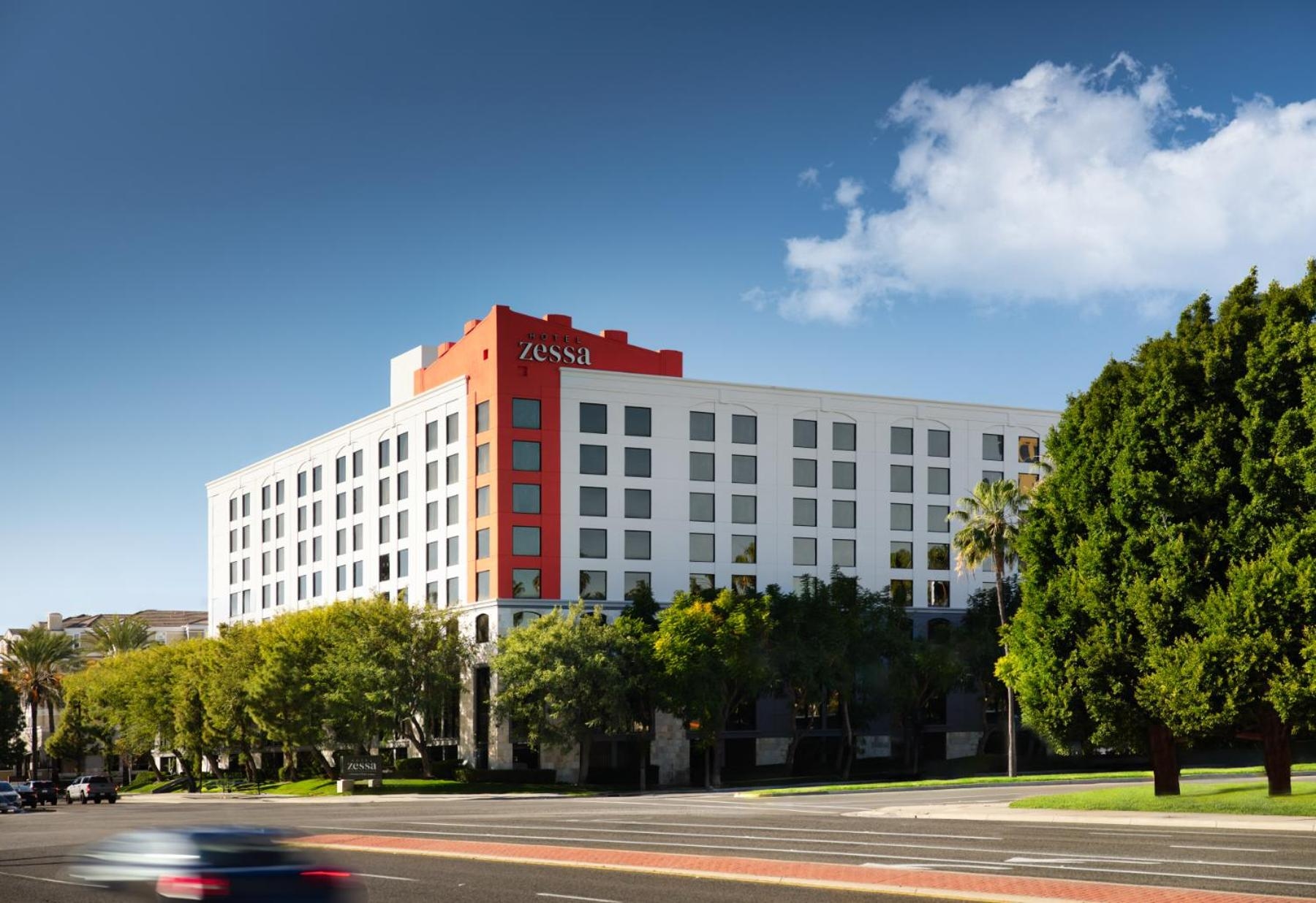 Hotel Zessa Orange County Airport, a DoubleTree by Hilton, Santa Ana