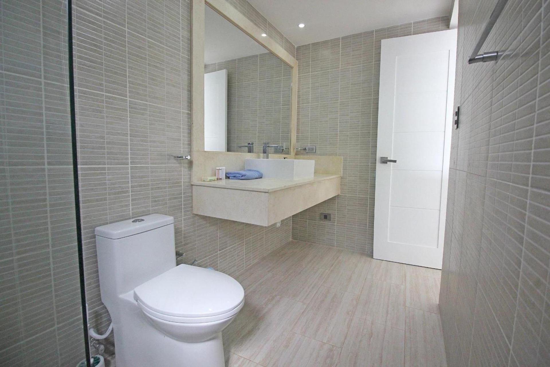 Foto de Spacious 3-bedroom PH for 9 people