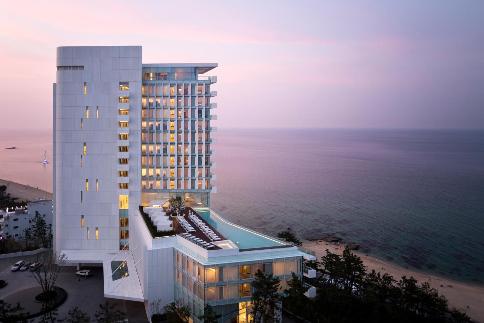 SEAMARQ HOTEL