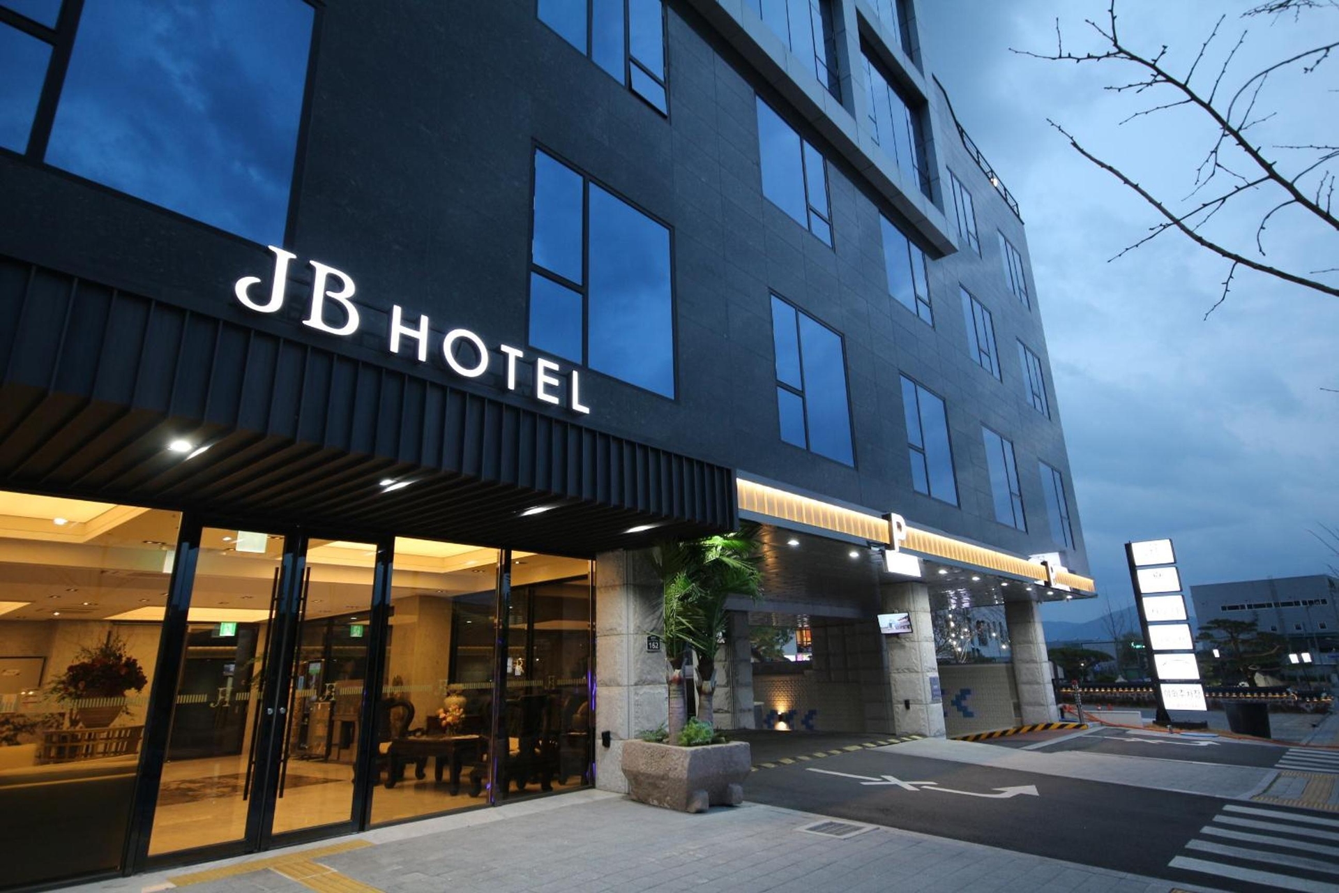 JB Tourist Hotel
