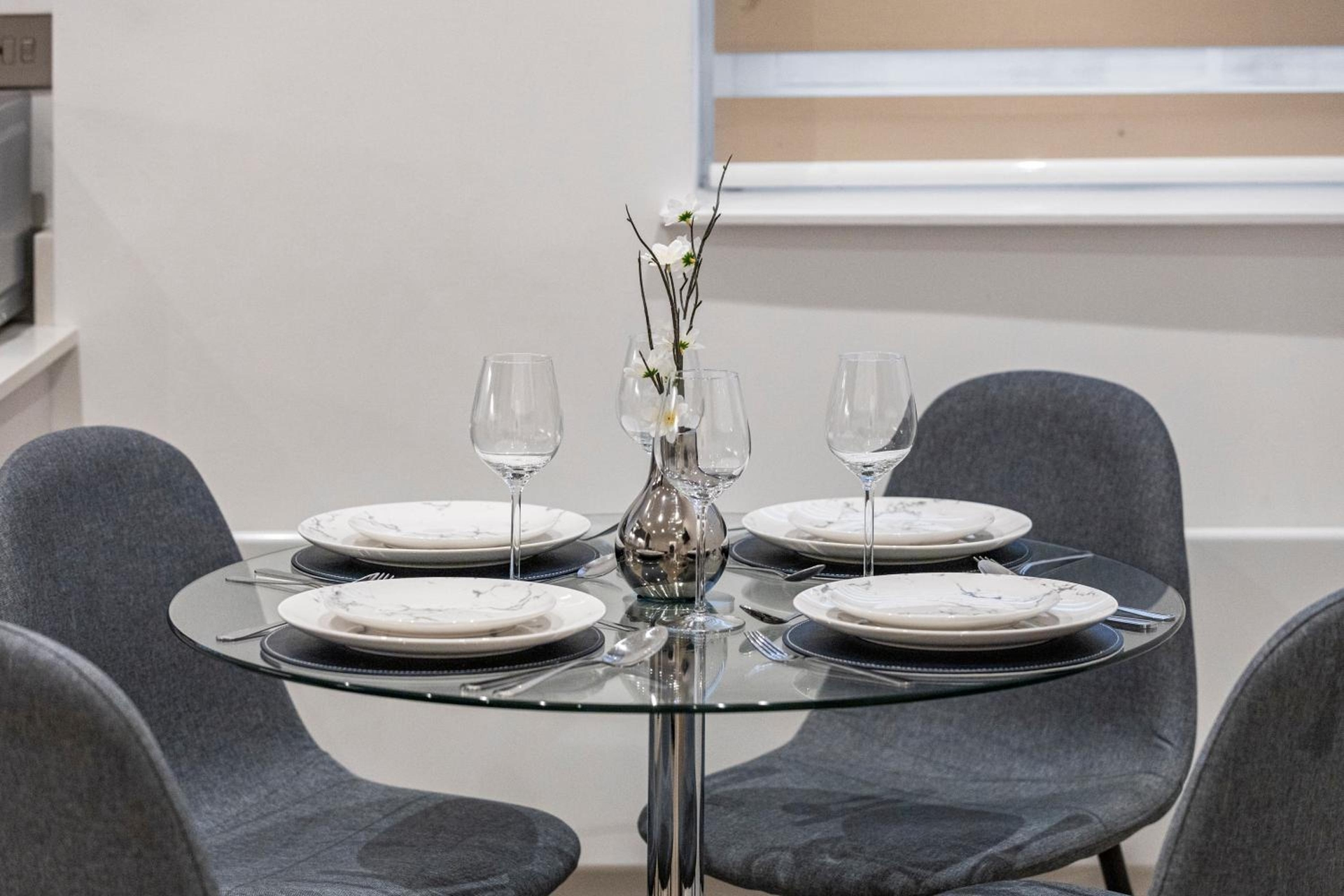 Welcoming and Spacious Apartment- Excellent Location, London