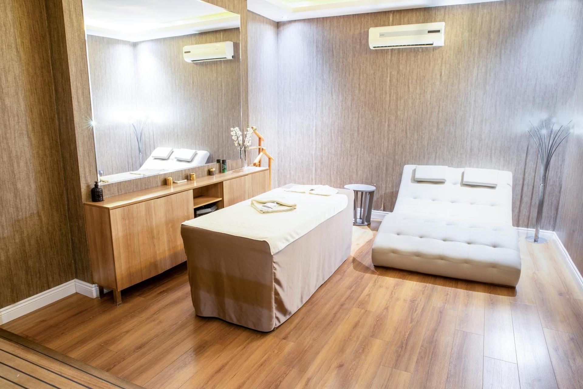 Foto de Grand Aras Hotel & Suites