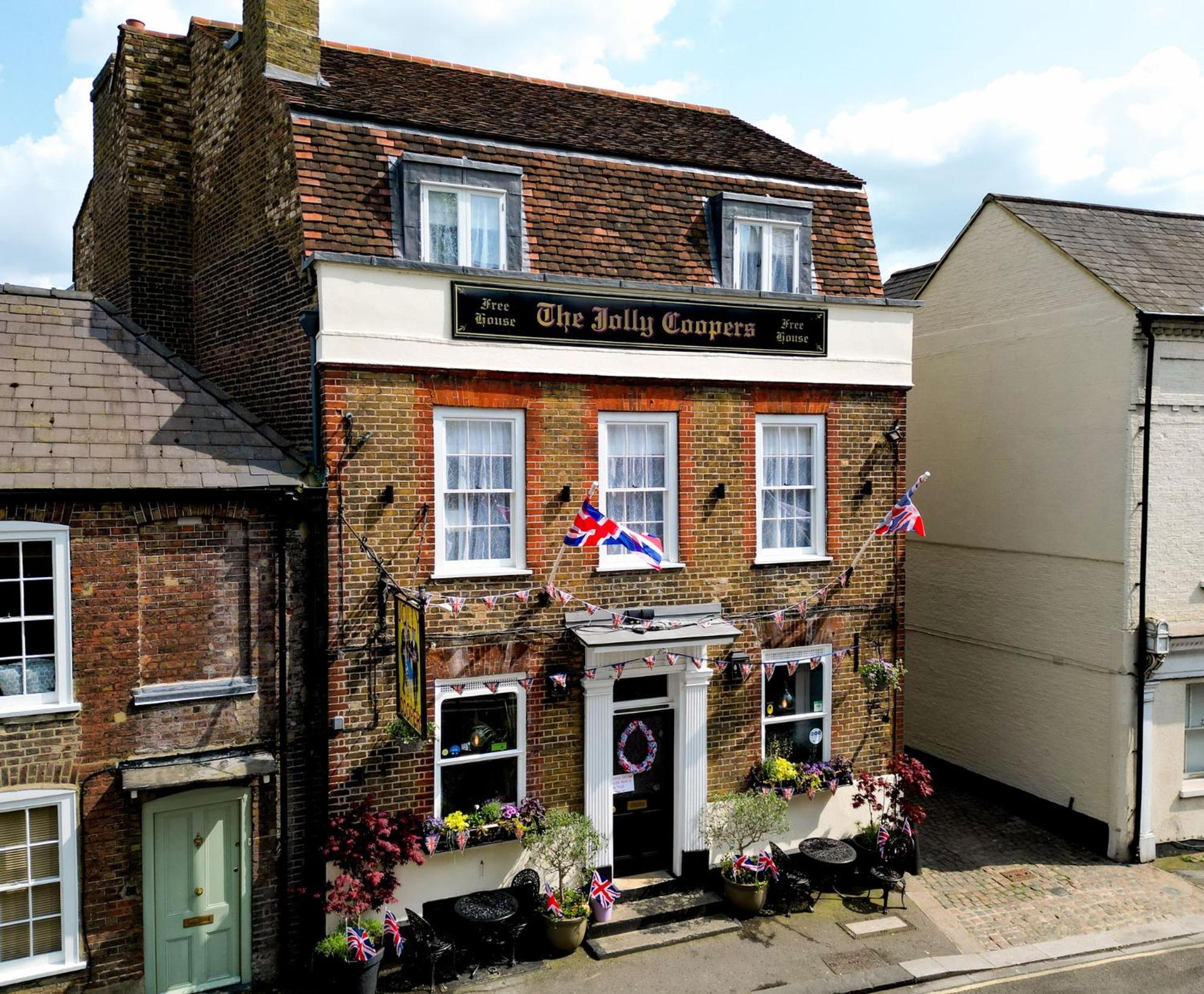 Apartments at Number 16 - The Jolly Coopers, Hampton