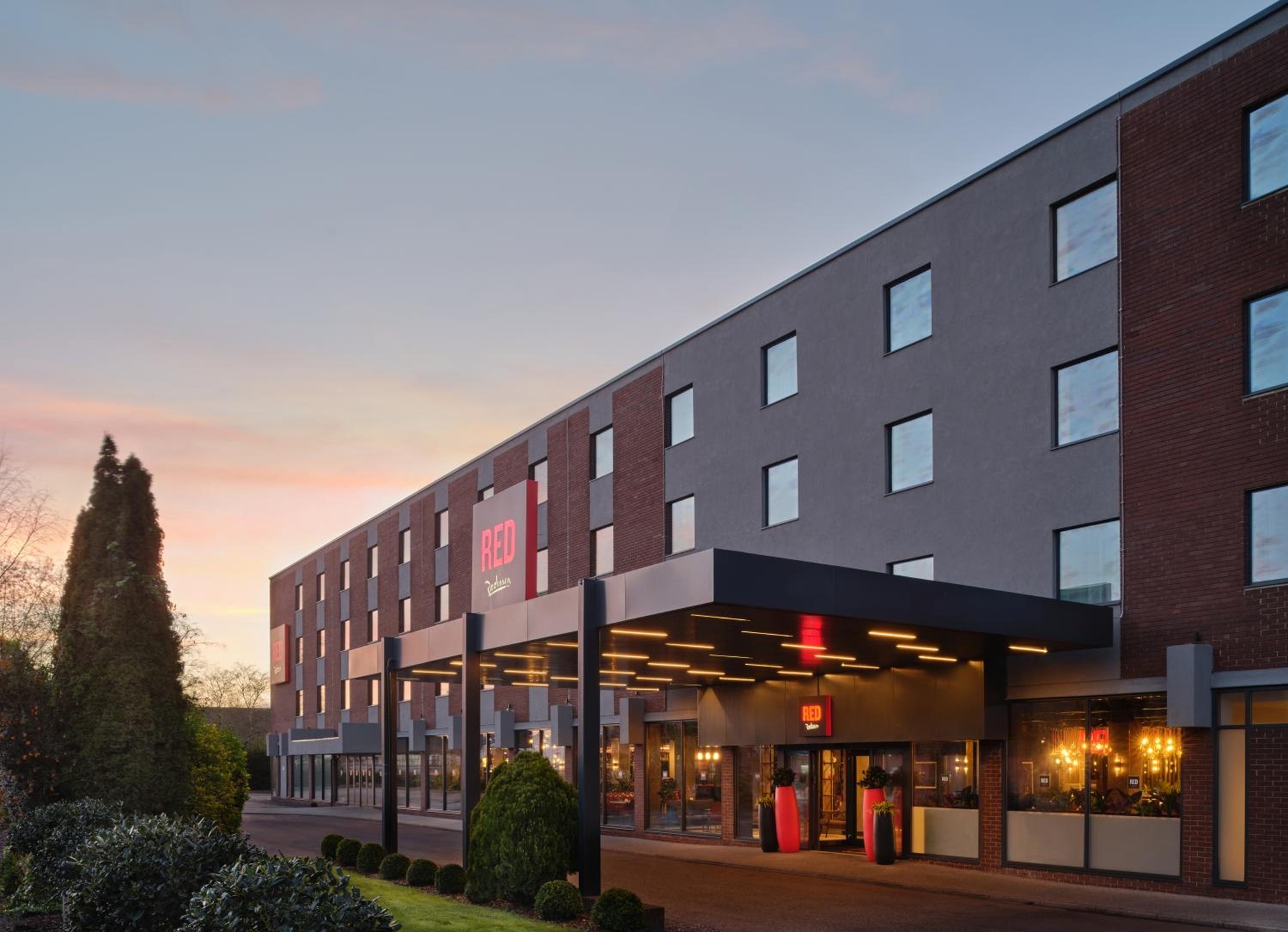 Radisson RED London Gatwick Airport, Crawley