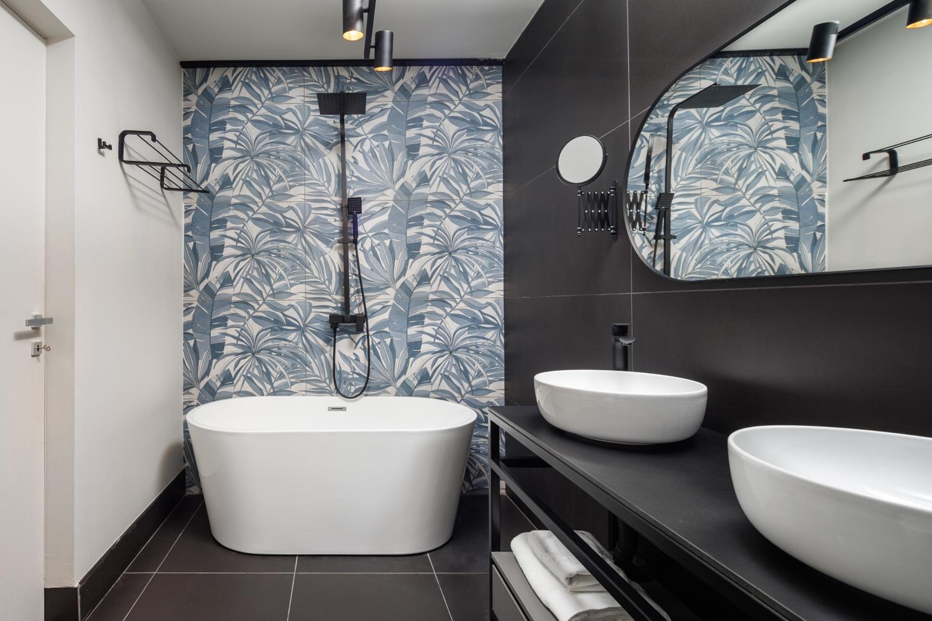 Foto de Bucharest Comfort Suites Hotel