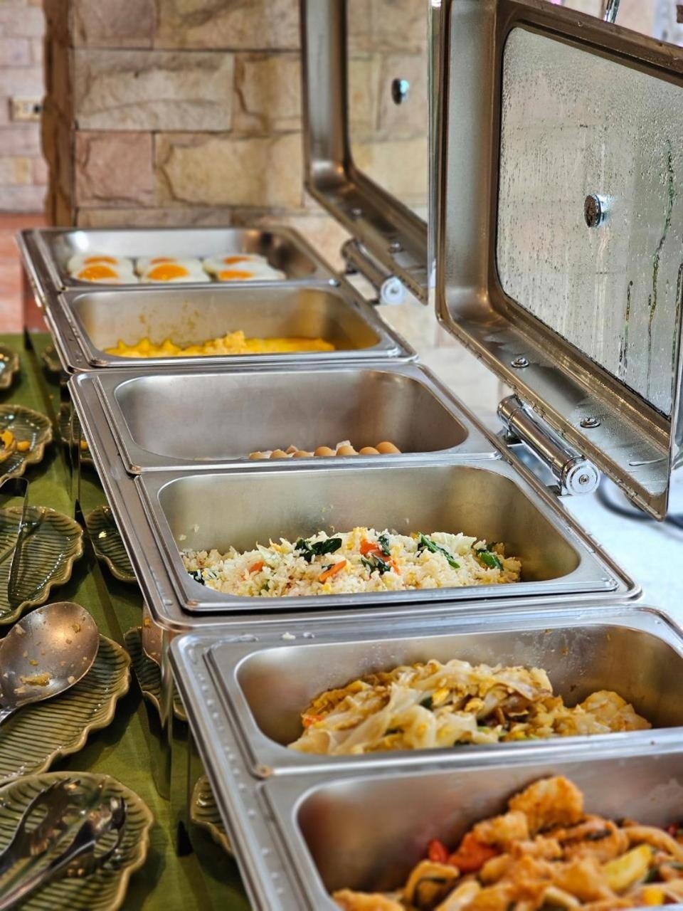 Foto de Feung Nakorn Balcony Rooms and Cafe