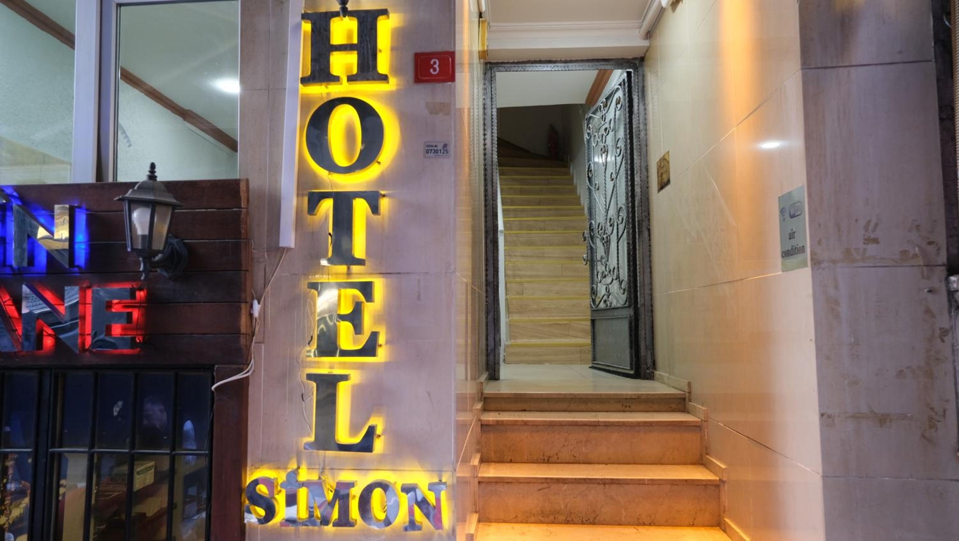 Simon Hotel