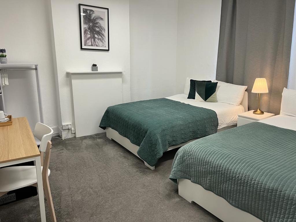 GUEST ROOMS in CAMDEN TOWN, London