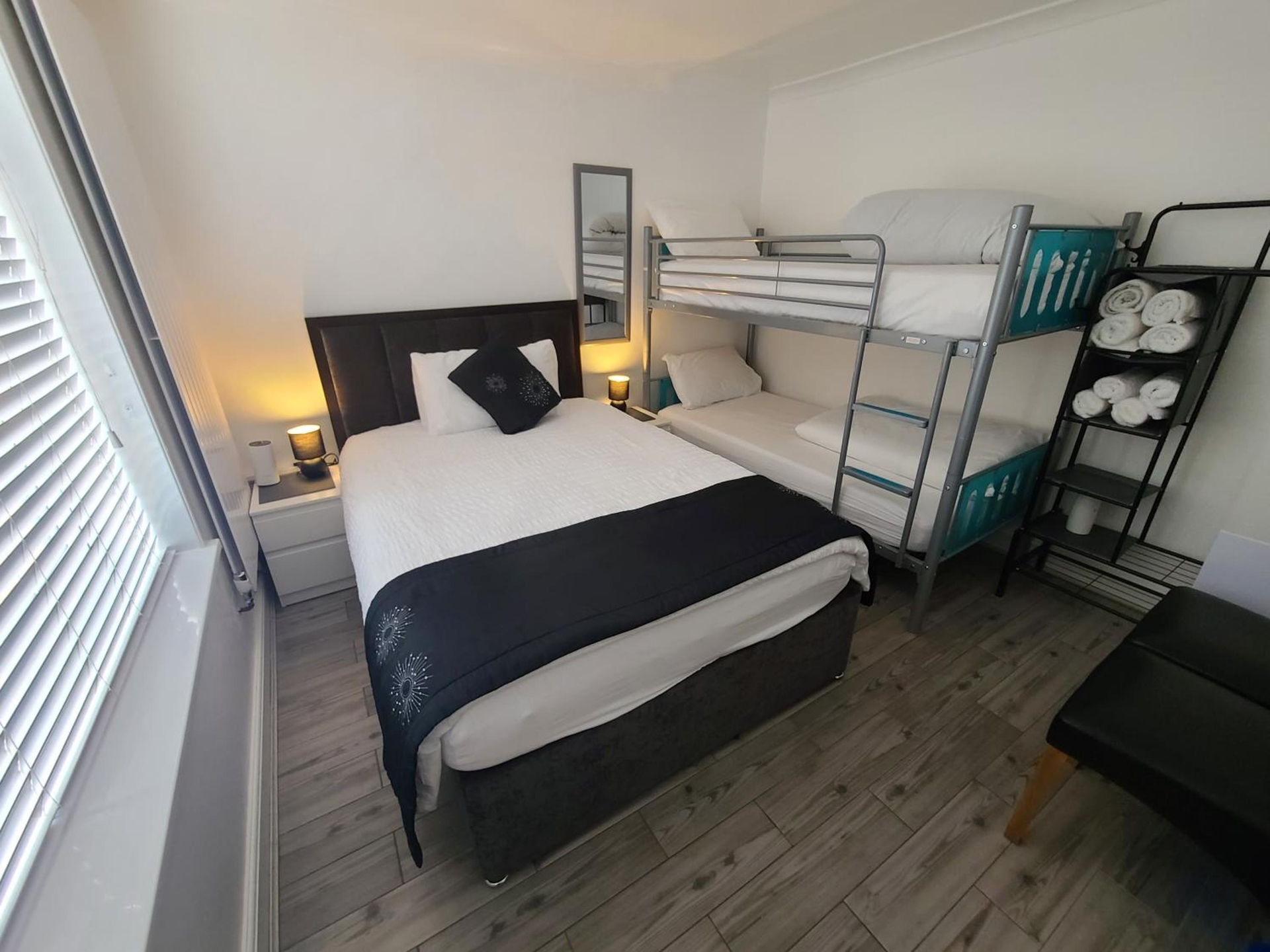 GATWICK ROOMs-TRAVEL SERVICE-AIRPORT PARKING, Ifield